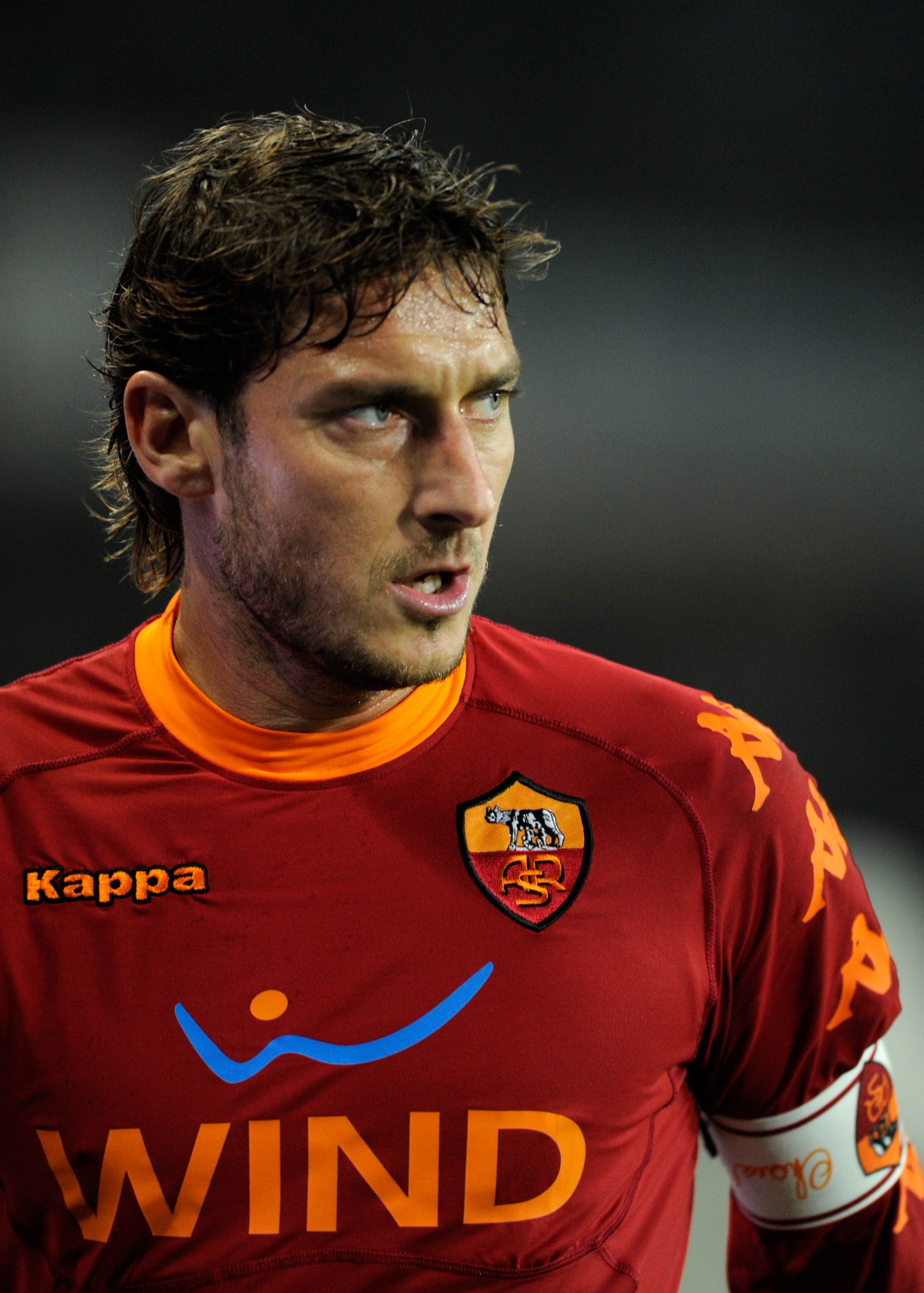TURIN, ITALY - NOVEMBER 13:  Francesco Totti of AS Roma during the Serie A match between Juventus and Roma at Olimpico Stadium on November 13, 2010 in Turin, Italy.  (Photo by Claudio Villa/Getty Images)