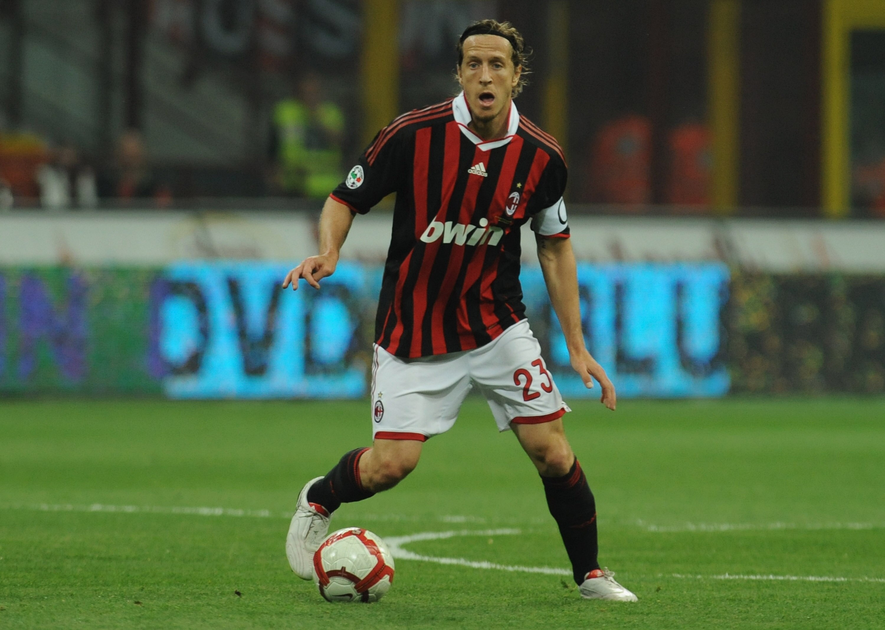 MILAN, ITALY - MAY 01:  Massimo Ambrosini of AC Milan in action during the Serie A match between AC Milan and ACF Fiorentina at Stadio Giuseppe Meazza on May 1, 2010 in Milan, Italy.  (Photo by Valerio Pennicino/Getty Images)