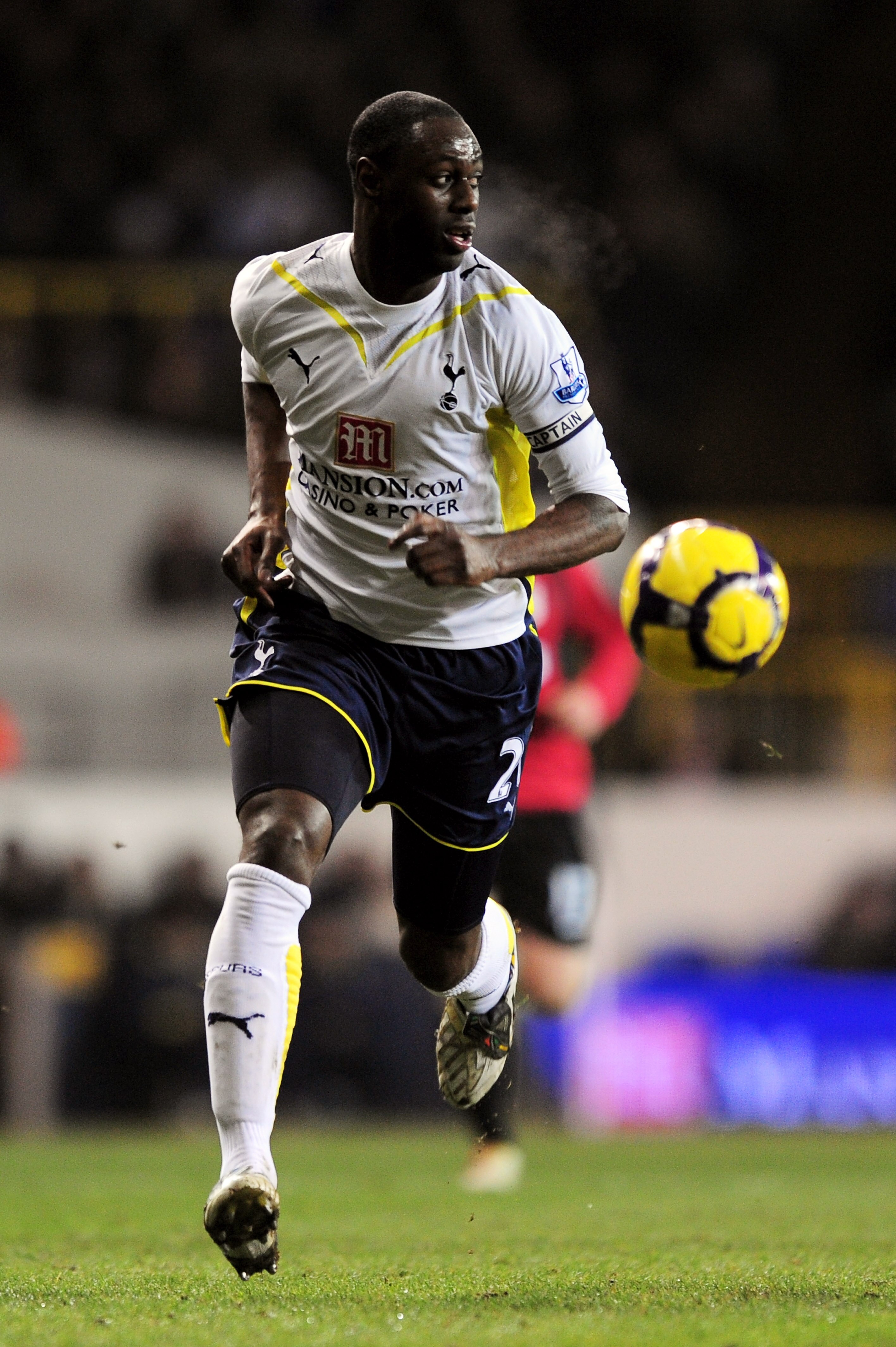 LONDON, ENGLAND - JANUARY 26:  Ledley King of Spurs in action during the Barclays Premier League match between Tottenham Hotspur and Fulham at White Hart Lane on January 26, 2010 in London, England.  (Photo by Mike Hewitt/Getty Images)