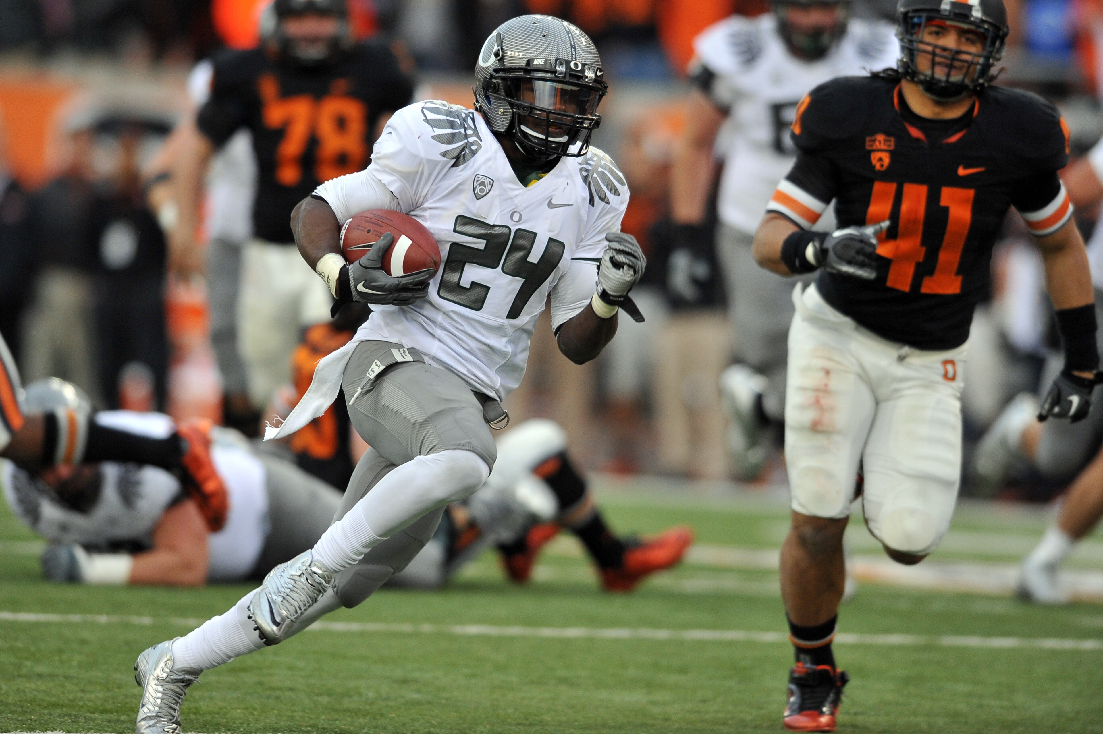 CORVALLIS, OR - DECEMBER 4: Running back Kenjon Barner #24 of the Oregon Ducks heads for the end zone and a touchdown in the fourth quarter of the game against the Oregon State Beavers at Reser Stadium on December 4, 2010 in Corvallis, Oregon. The Ducks b