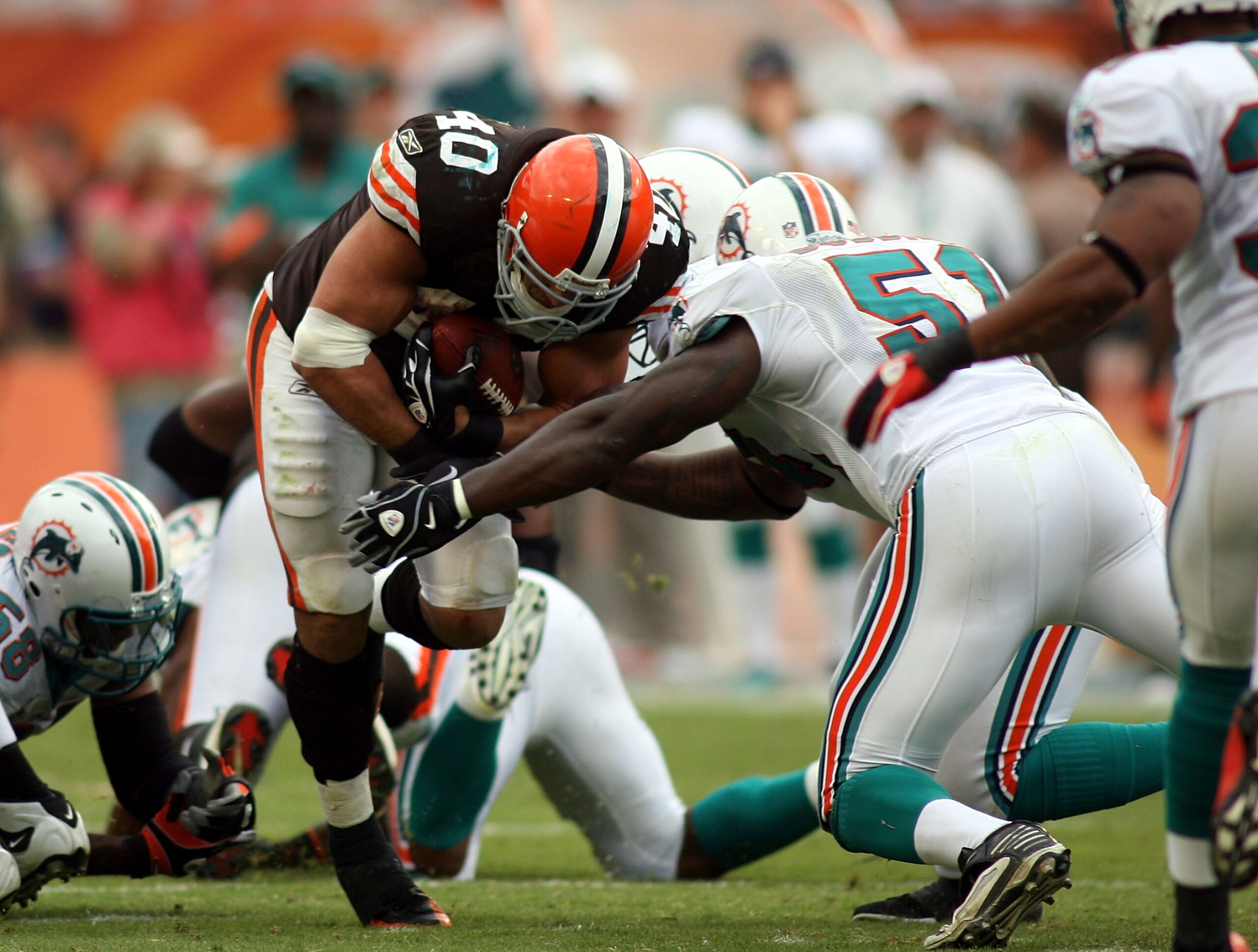 MIAMI - DECEMBER 05:  Running back Peyton Hillis #40 of the Cleveland Browns carries against the Miami Dolphins at Sun Life Stadium on December 5, 2010 in Miami, Florida.  (Photo by Marc Serota/Getty Images)