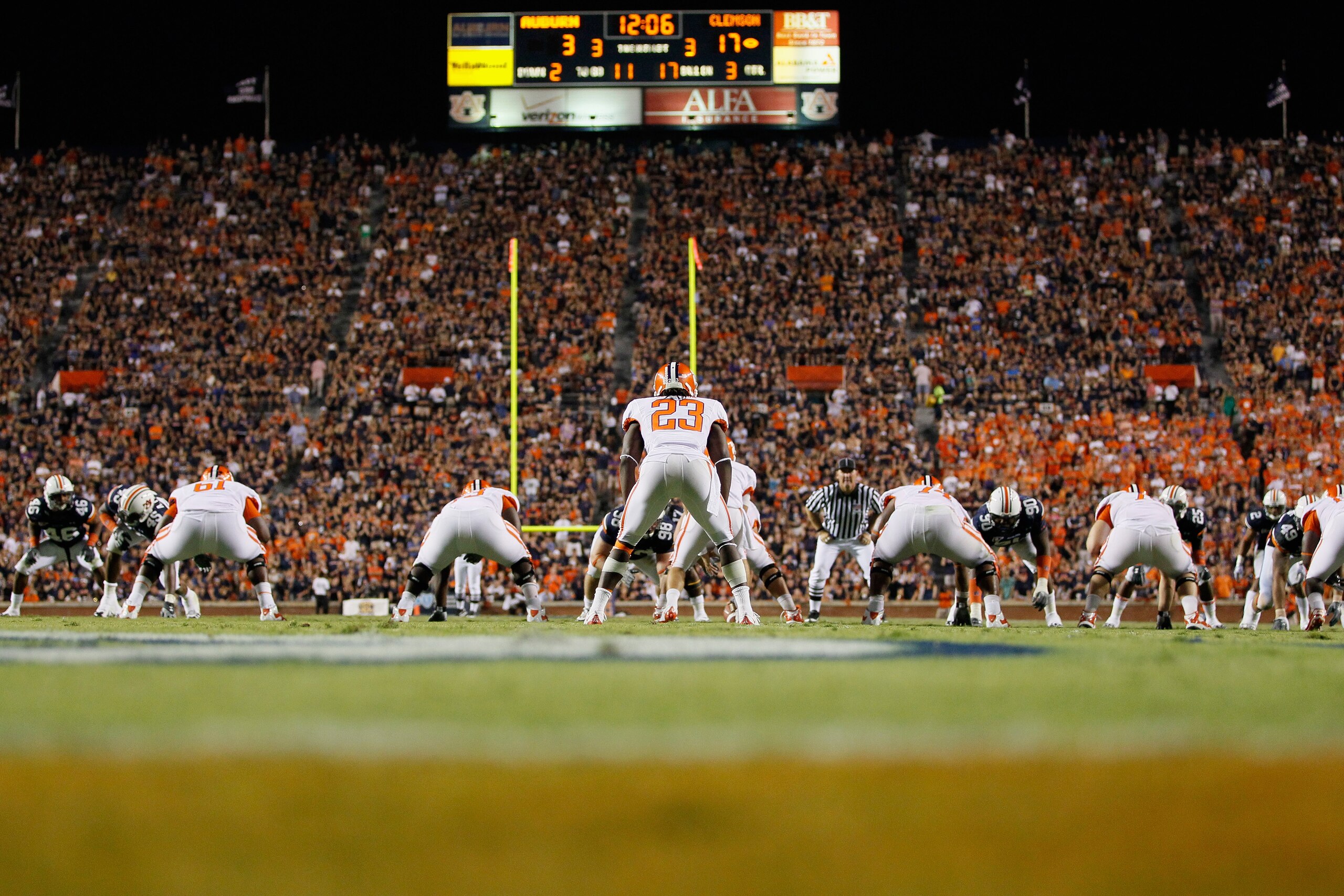 AUBURN, AL - SEPTEMBER 18: Andre Ellington #23 and the offense of the Clemson Tigers against the Auburn Tigers at Jordan-Hare Stadium on September 18, 2010 in Auburn, Alabama. (Photo by Kevin C. Cox/Getty Images) AUBURN, AL - SEPTEMBER 18: Andre Ellington #23 and the offense of the Clemson Tigers against the Auburn Tigers at Jordan-Hare Stadium on September 18, 2010 in Auburn, Alabama. (Photo by Kevin C. Cox/Getty Images)