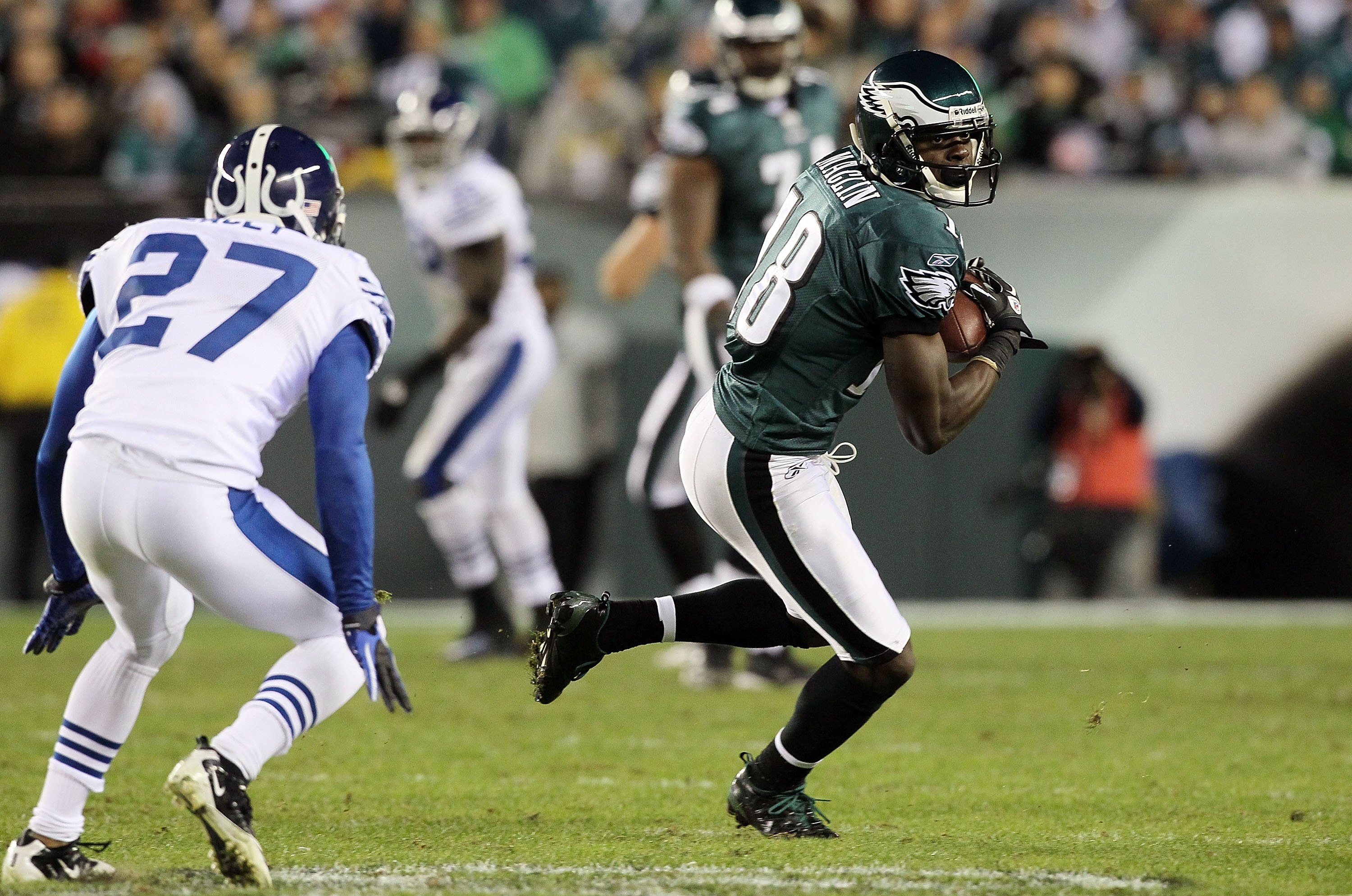 PHILADELPHIA - NOVEMBER 07:  Jeremy Maclin #18 of the Philadelphia Eagles against the Indianapolis Colts on November 7, 2010 at Lincoln Financial Field in Philadelphia, Pennsylvania. The Eagles defeated the Colts 26-24.  (Photo by Jim McIsaac/Getty Images