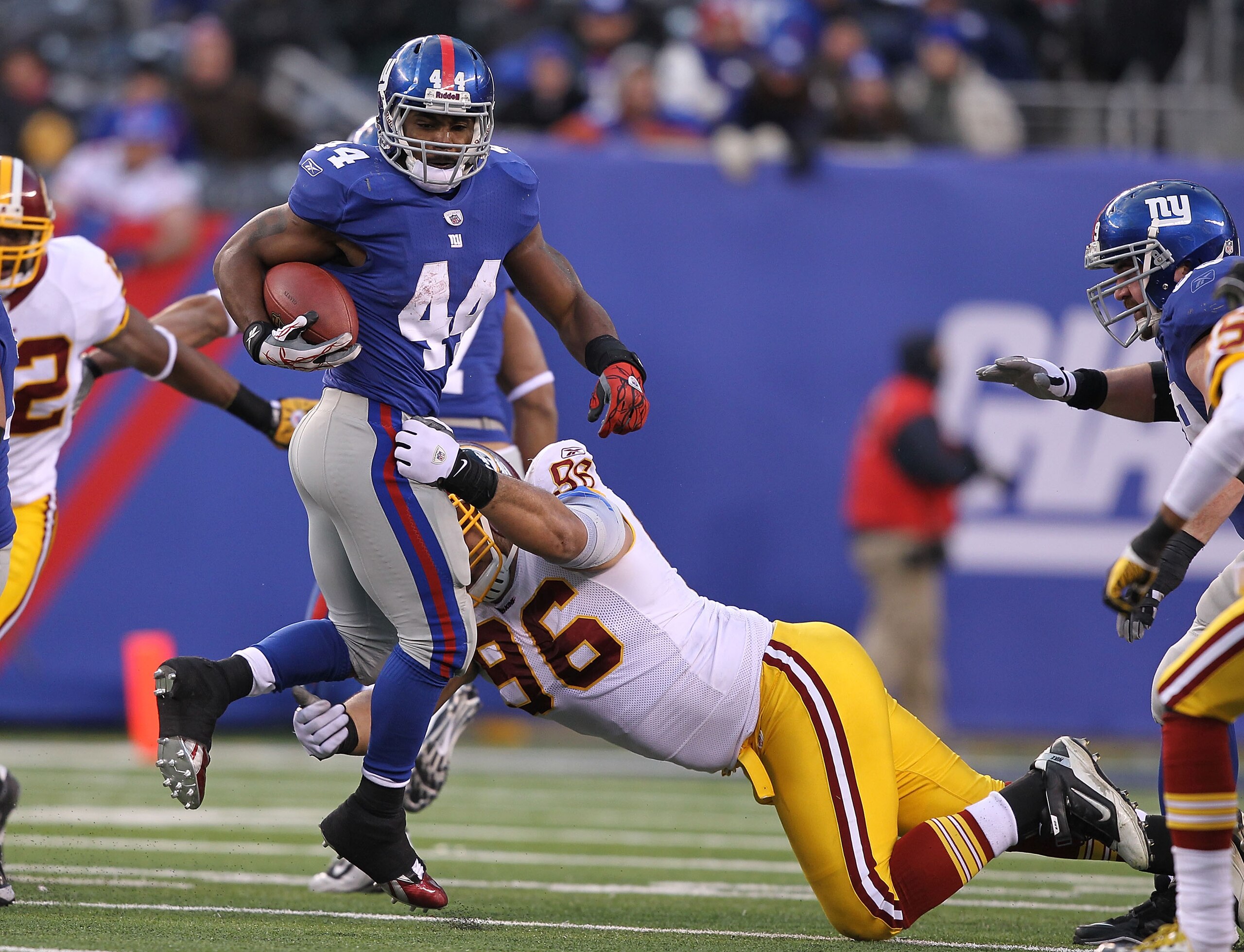 EAST RUTHERFORD, NJ - DECEMBER 05:  Ahmad Bradshaw #44 of the New York Giants runs with the ball as Ma'ake Kemoeatu #96 of the Washington Redskins tackles during their game on December 5, 2010 at The New Meadowlands Stadium in East Rutherford, New Jersey.