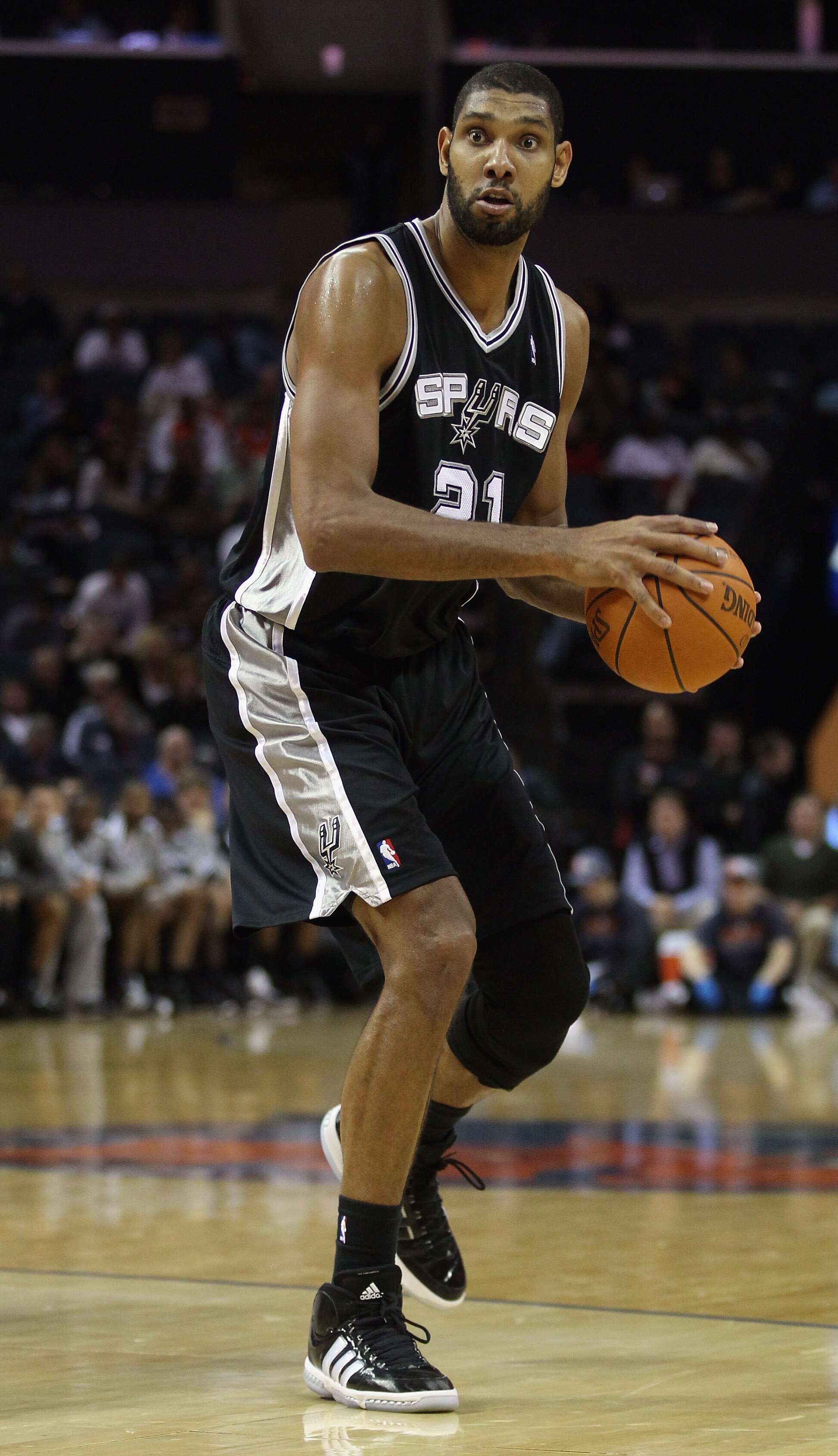 CHARLOTTE, NC - NOVEMBER 08:  Tim Duncan #21 of the San Antonio Spurs against the Charlotte Bobcats during their game at Time Warner Cable Arena on November 8, 2010 in Charlotte, North Carolina.  NOTE TO USER: User expressly acknowledges and agrees that,