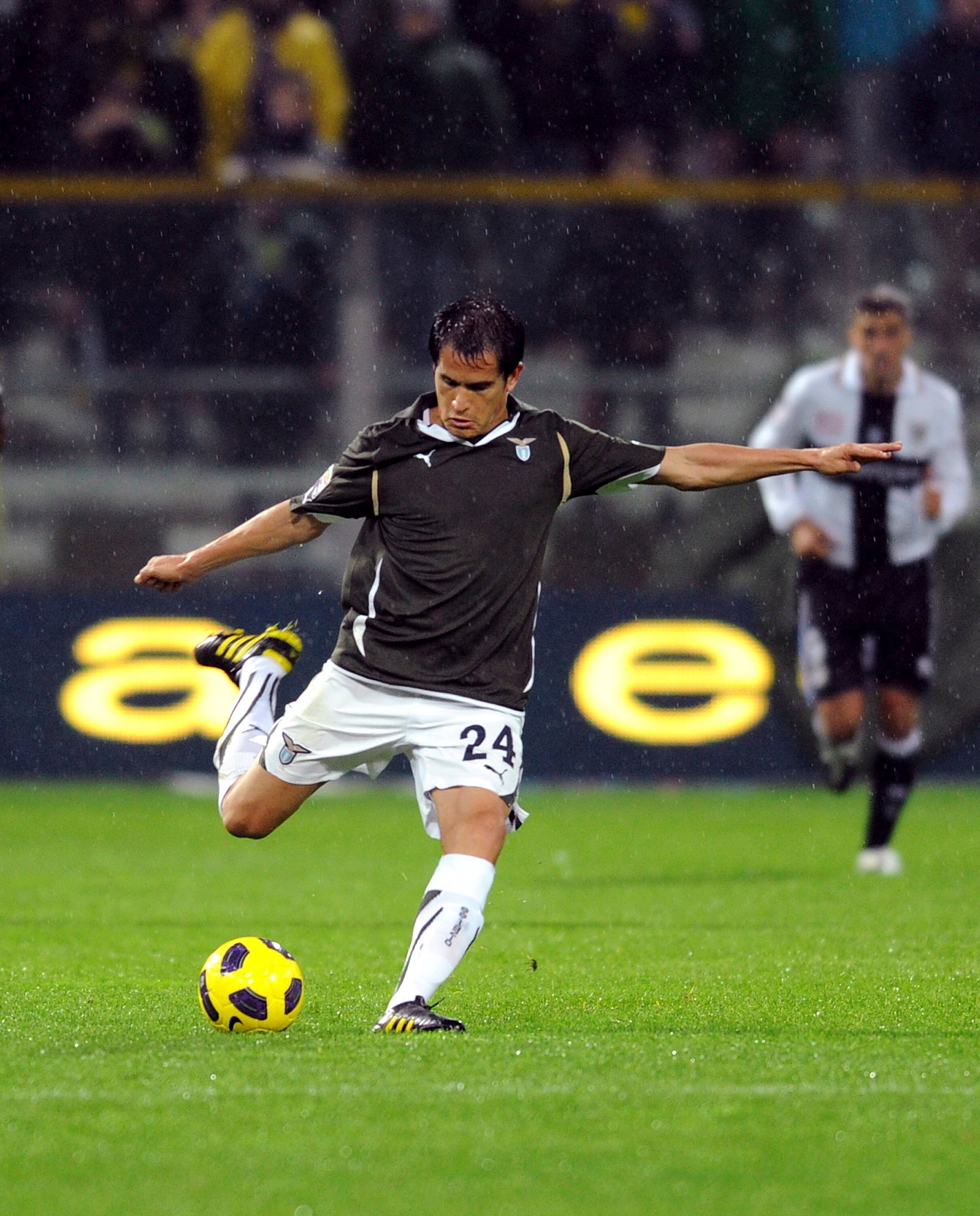 PARMA, ITALY - NOVEMBER 21:  Cristian Ledesma of Lazio in action during the Serie A match between Parma and Lazio at Stadio Ennio Tardini on November 21, 2010 in Parma, Italy.  (Photo by Dino Panato/Getty Images)