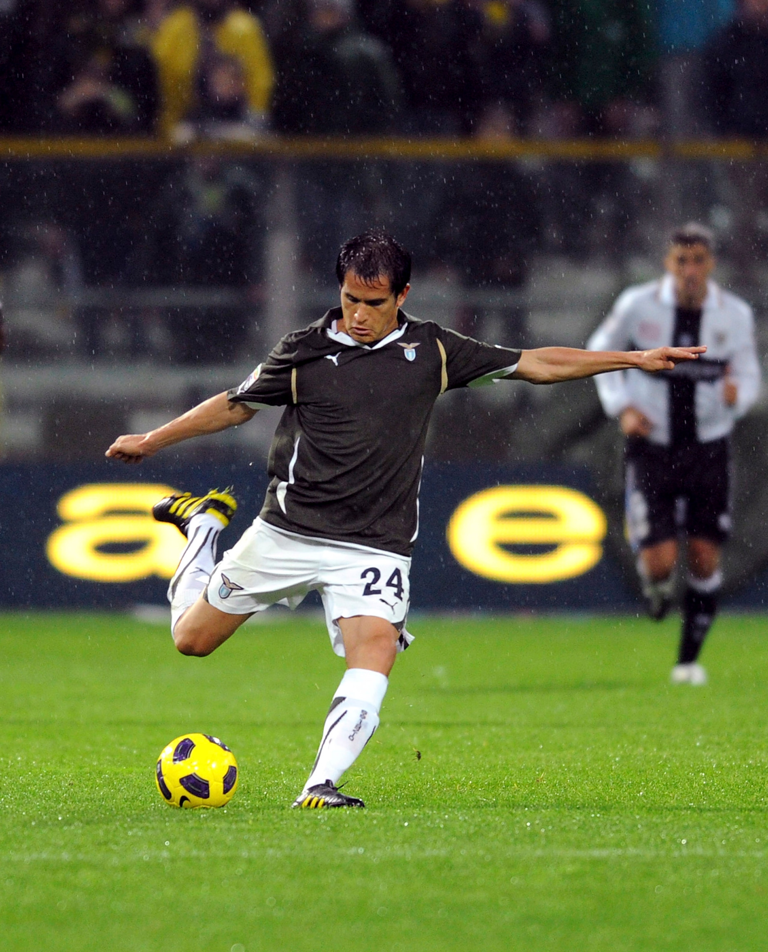 PARMA, ITALY - NOVEMBER 21:  Cristian Ledesma of Lazio in action during the Serie A match between Parma and Lazio at Stadio Ennio Tardini on November 21, 2010 in Parma, Italy.  (Photo by Dino Panato/Getty Images)