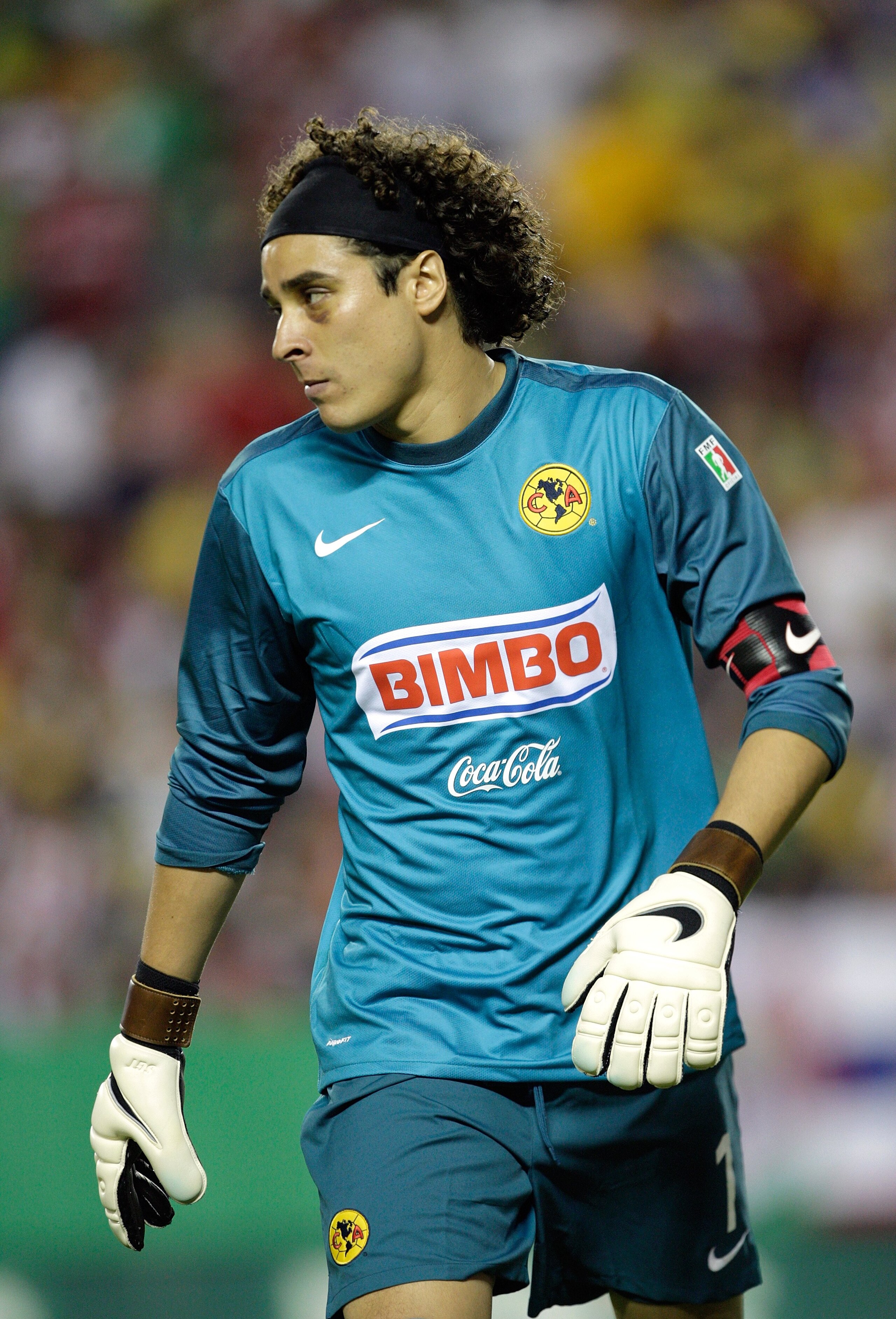 KANSAS CITY, MO - SEPTEMBER 16: Goalkeeper Guillermo Ochoa #1 of Club América looks on during the Mexican First Division 'Clásico Nacional' match against Chivas de Guadalajara at Arrowhead Stadium on September 16, 2009 in Kansas City, Missouri.  Chivas de