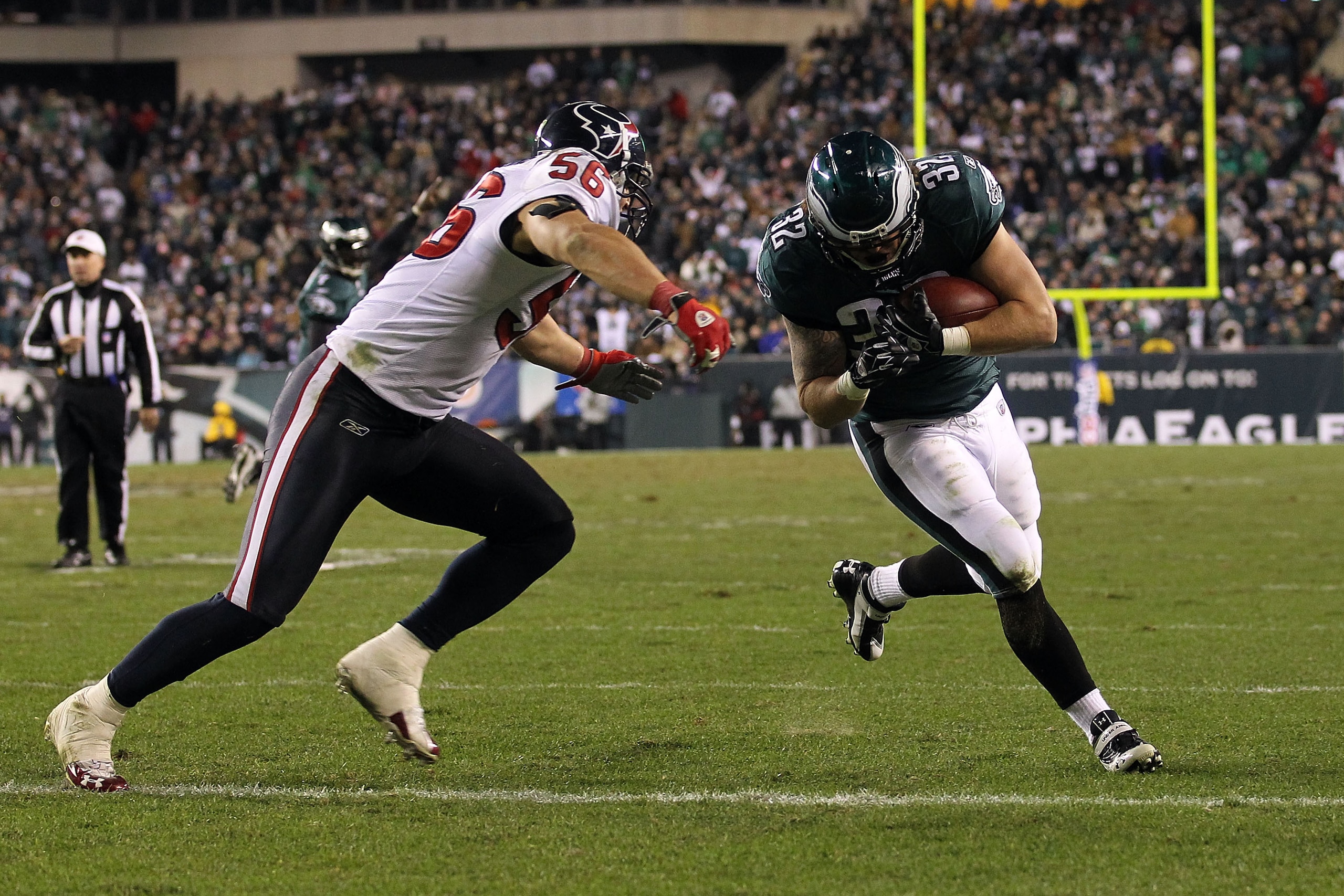 PHILADELPHIA, PA - DECEMBER 02:  Owen Schmitt #32 of the Philadelphia Eagles scores a 5-yard touchdown reception in the fourth quarter against Brian Cushing #56 of the Houston Texans at Lincoln Financial Field on December 2, 2010 in Philadelphia, Pennsylv