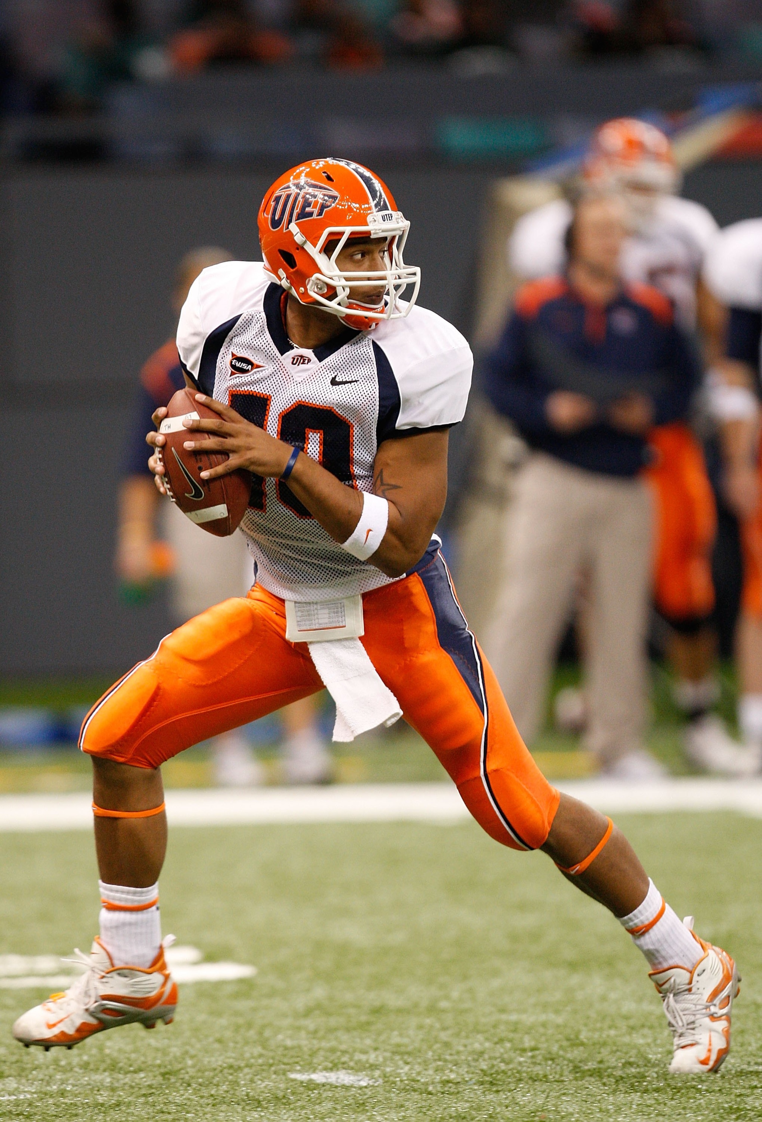 NEW ORLEANS - NOVEMBER 07:  Quarterback Trevor Vittatoe #10 of the UTEP Miners at Louisana Superdome on November 7, 2009 in New Orleans, Louisiana.  (Photo by Ronald Martinez/Getty Images)