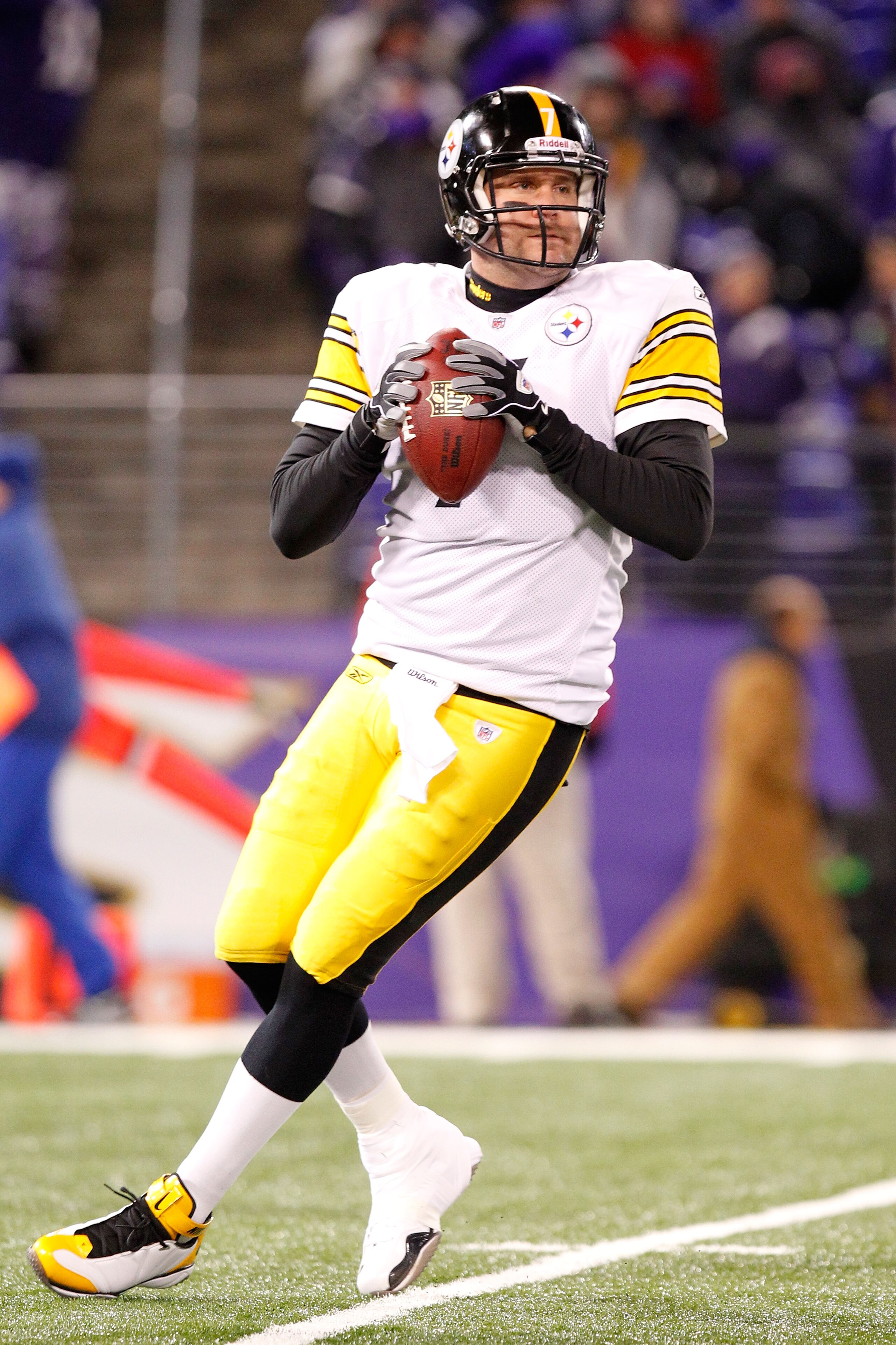 BALTIMORE, MD - DECEMBER 05:  Quarterback Ben Roethlisberger #7 of the Pittsburgh Steelers looks to pass during warms up before playing against the Baltimore Ravens at M&T Bank Stadium on December 5, 2010 in Baltimore, Maryland.  (Photo by Geoff Burke/Get