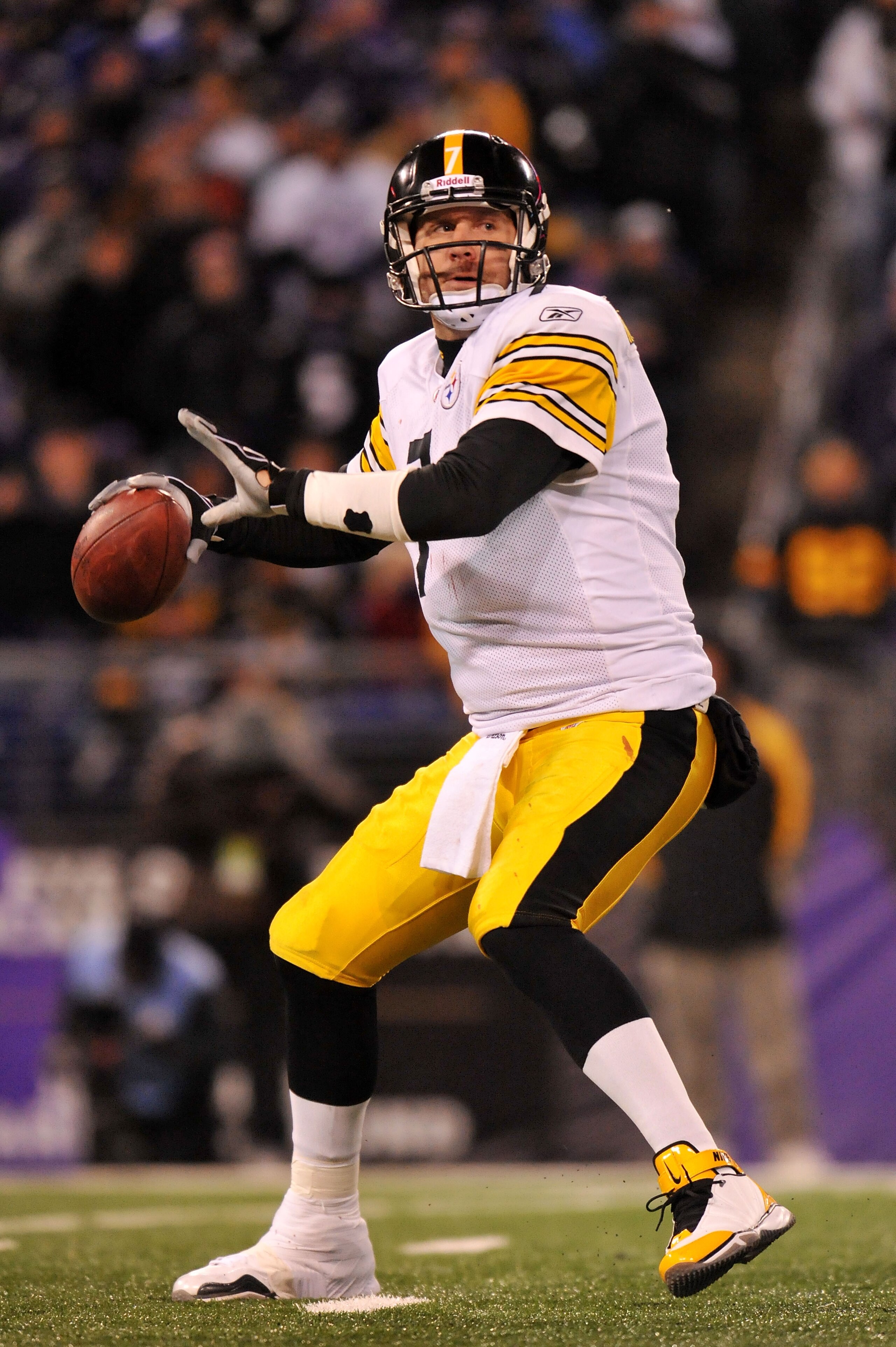 BALTIMORE, MD - DECEMBER 05:  Quarterback Ben Roethlisberger #7 of the Pittsburgh Steelers looks to pass against the Baltimore Ravens during the third quarter of the game at M&T Bank Stadium on December 5, 2010 in Baltimore, Maryland.  (Photo by Larry Fre