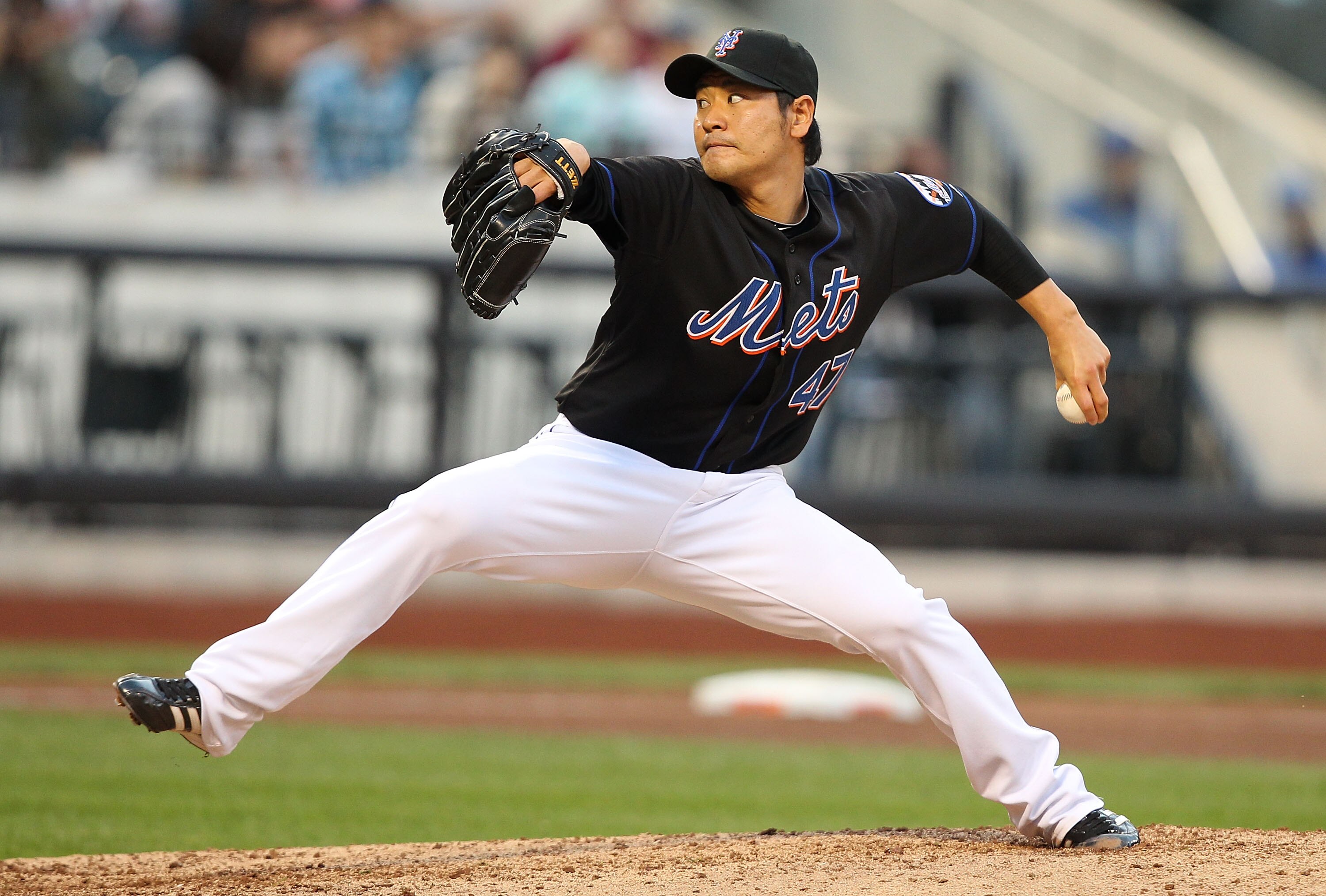 NEW YORK - SEPTEMBER 18:  Hisanori Takahashi #47 of the New York Mets pitches against the Atlanta Braves during their game on September 18, 2010 at Citi Field in the Flushing neighborhood of the Queens borough of New York City.  (Photo by Al Bello/Getty I