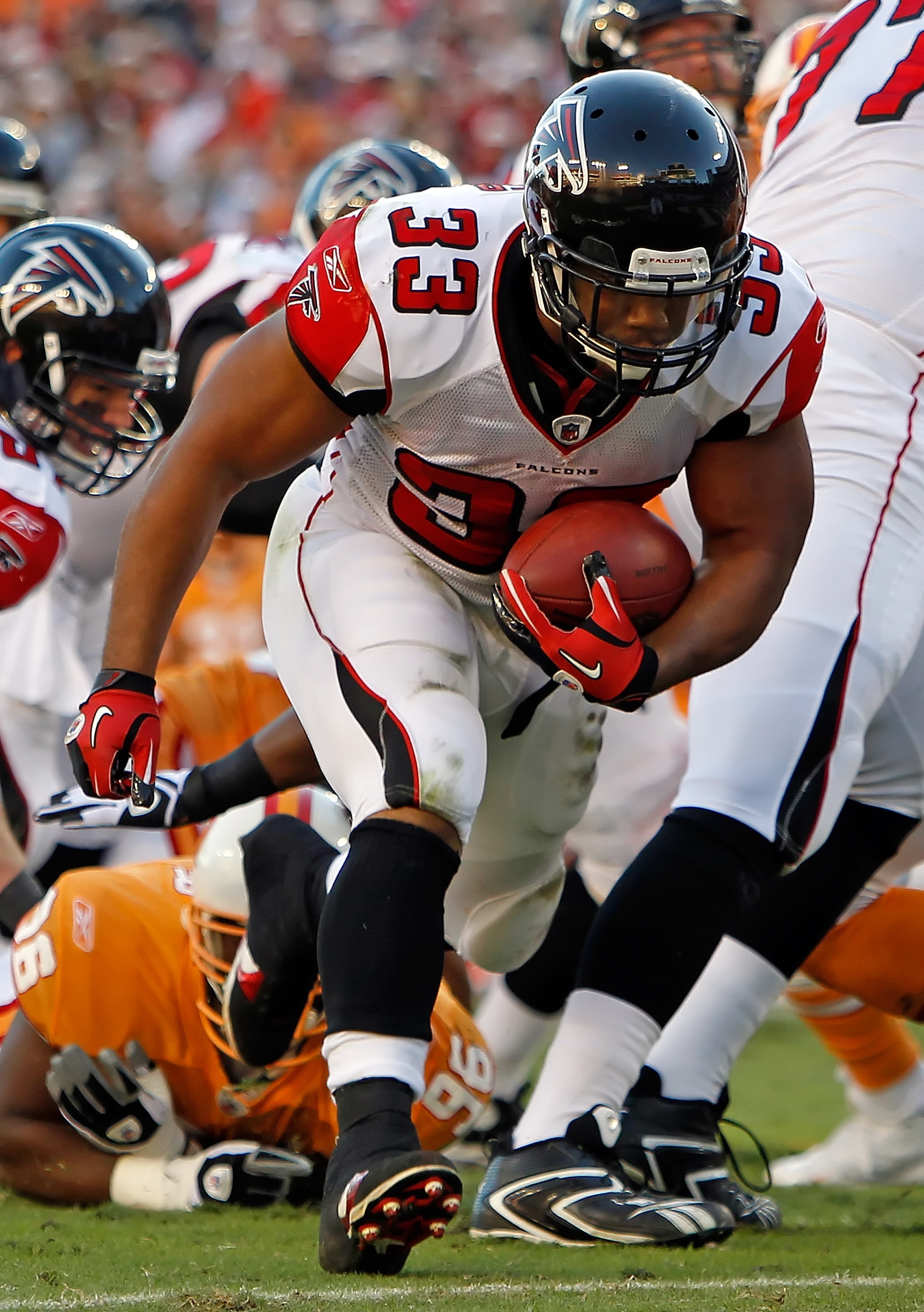 TAMPA, FL - DECEMBER 05:  Running back Michael Turner #33 of the Atlanta Falcons scores a first quarter touchdown against the Tampa Bay Buccaneers during the game at Raymond James Stadium on December 5, 2010 in Tampa, Florida.  (Photo by J. Meric/Getty Im