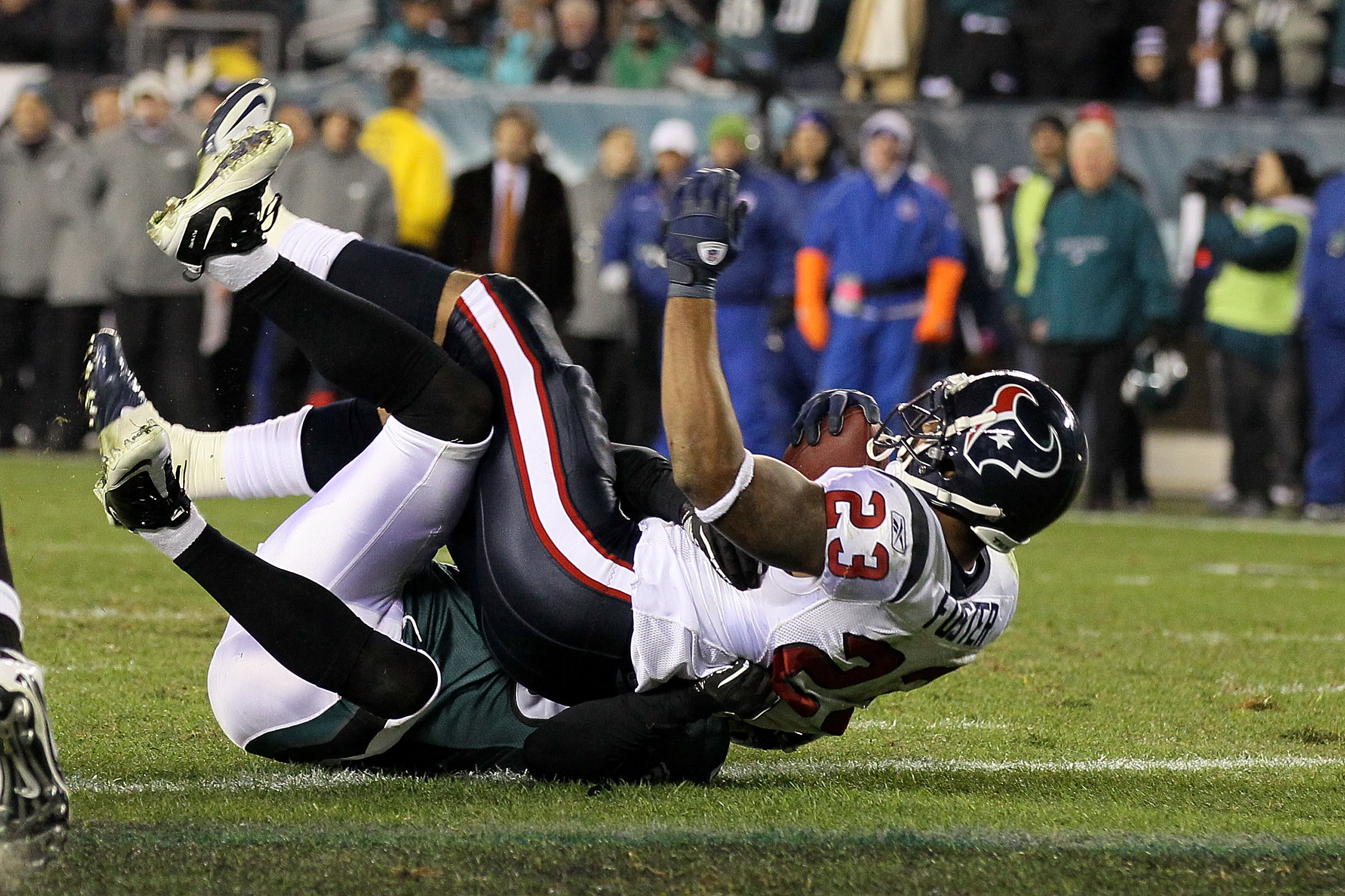 PHILADELPHIA, PA - DECEMBER 02:  Arian Foster #23 of the Houston Texans scores on a 14-yard touchdown reception in the third quarter against Nate Allen #29 of the Philadelphia Eagles at Lincoln Financial Field on December 2, 2010 in Philadelphia, Pennsylv