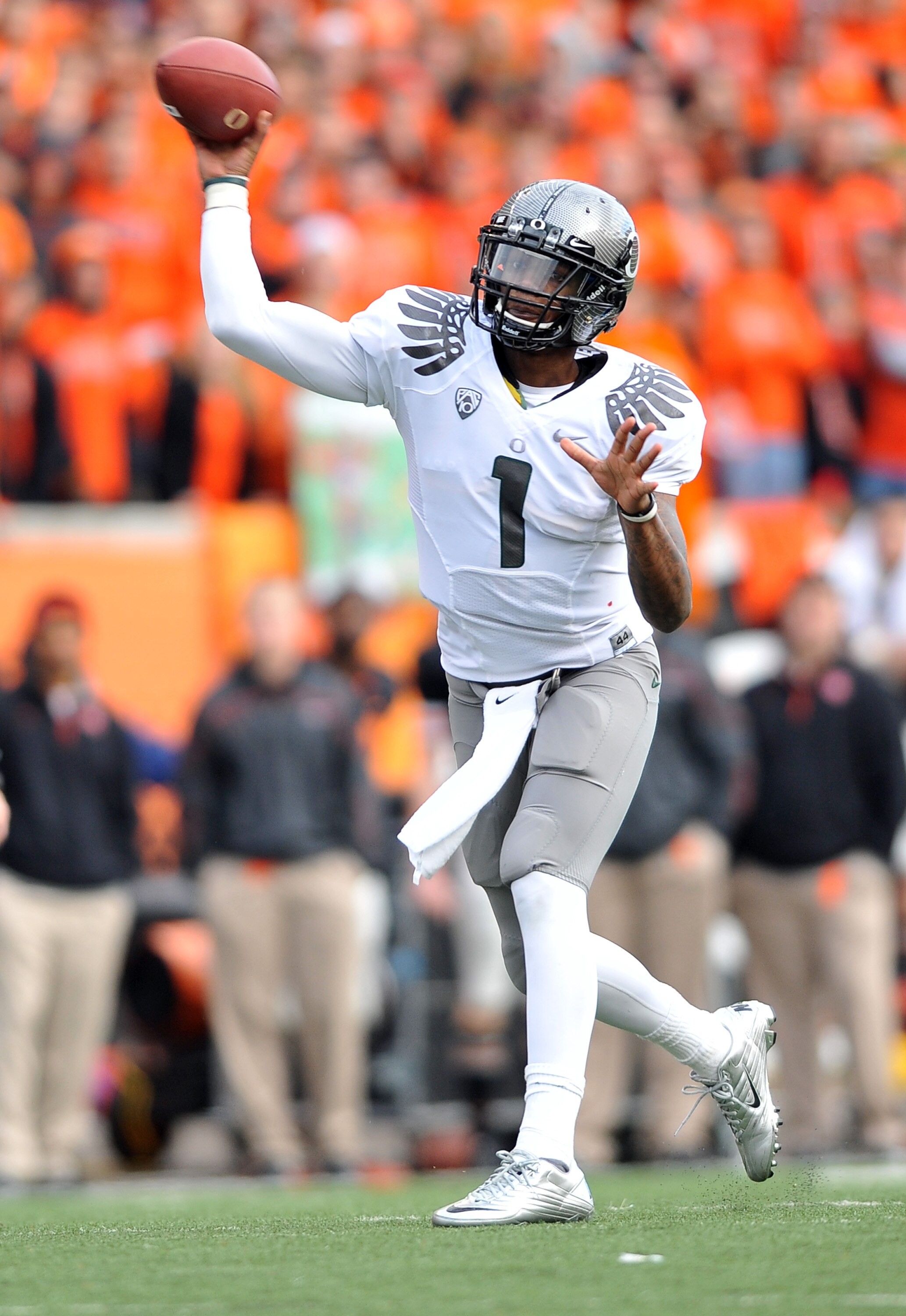 CORVALLIS, OR - DECEMBER 4: Quarterback Darron Thomas #1 of the Oregon Ducks passes the ball in the second quarter of the game against te the Oregon State Beavers at Reser Stadium on December 4, 2010 in Corvallis, Oregon. (Photo by Steve Dykes/Getty Image