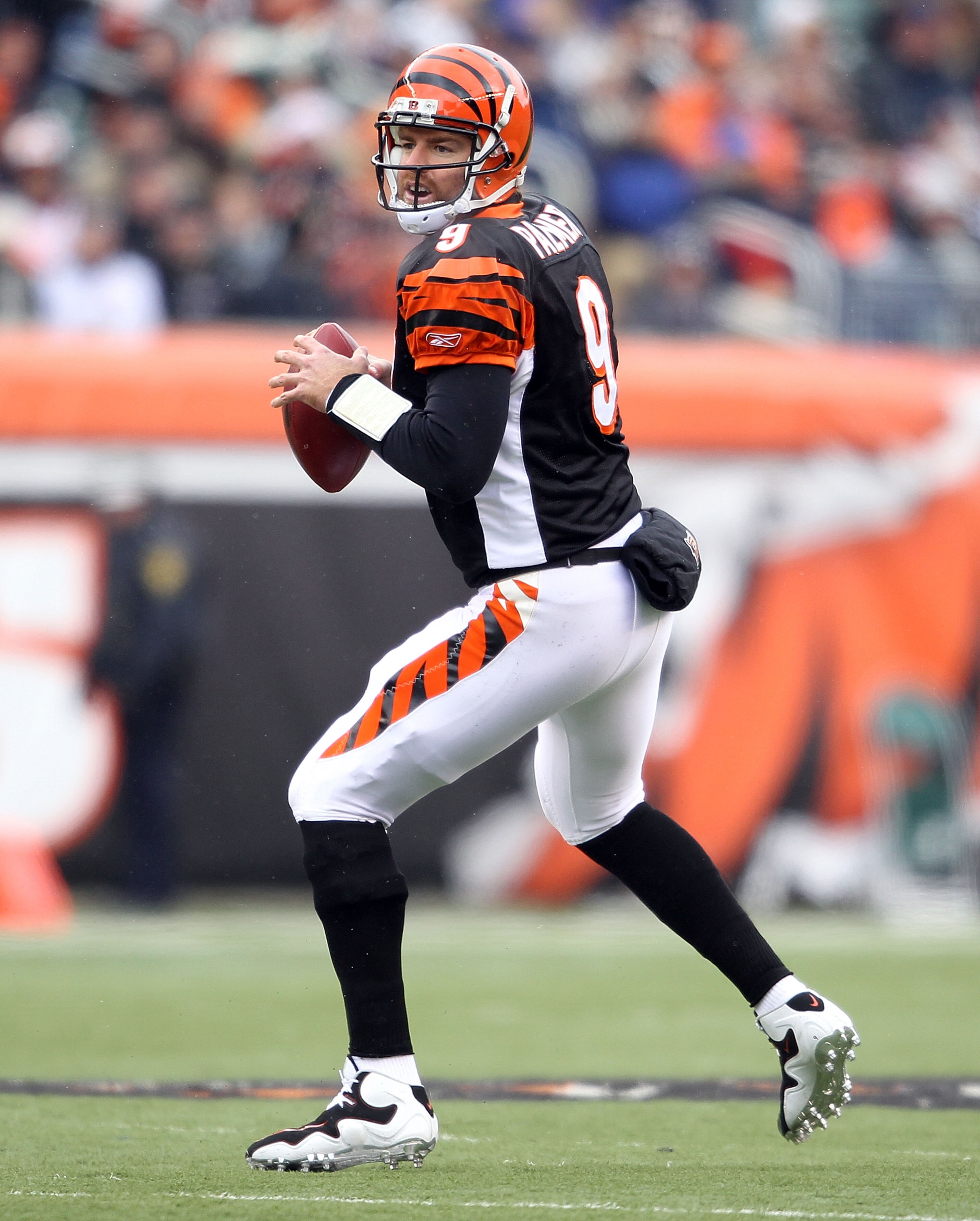 CINCINNATI, OH - DECEMBER 05:  Carson Palmer #9 of the Cincinnati Bengals throws a pass during the NFL game against the New Orleans Saints at Paul Brown Stadium on December 5, 2010 in Cincinnati, Ohio.  The Saints won 34-30.  (Photo by Andy Lyons/Getty Im