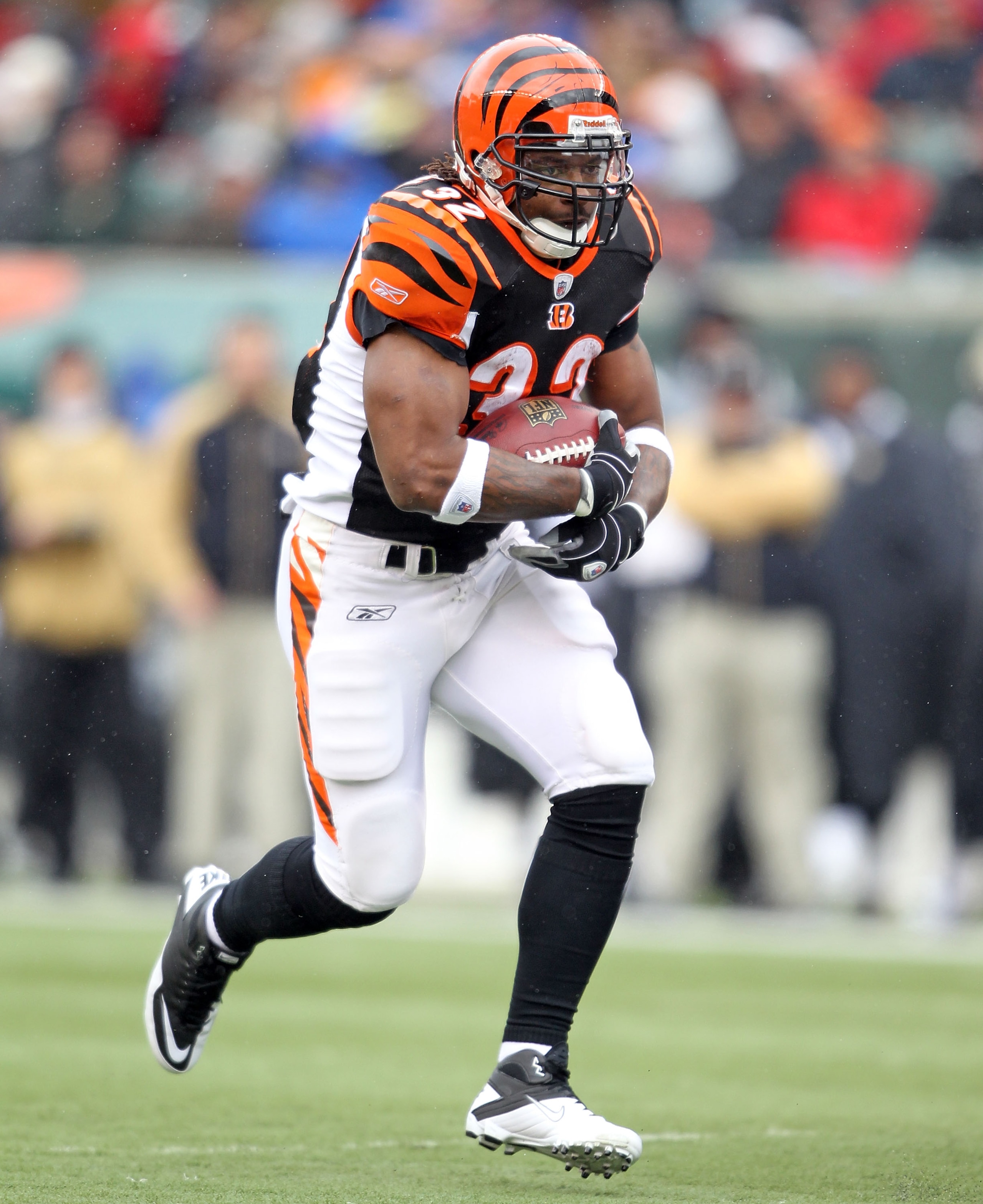 CINCINNATI, OH - DECEMBER 05: Cedric Benson #32 of the Cincinnati Bengals runs with the ball during the NFL game against the New Orleans Saints at Paul Brown Stadium on December 5, 2010 in Cincinnati, Ohio.  The Saints won 34-30.  (Photo by Andy Lyons/Get