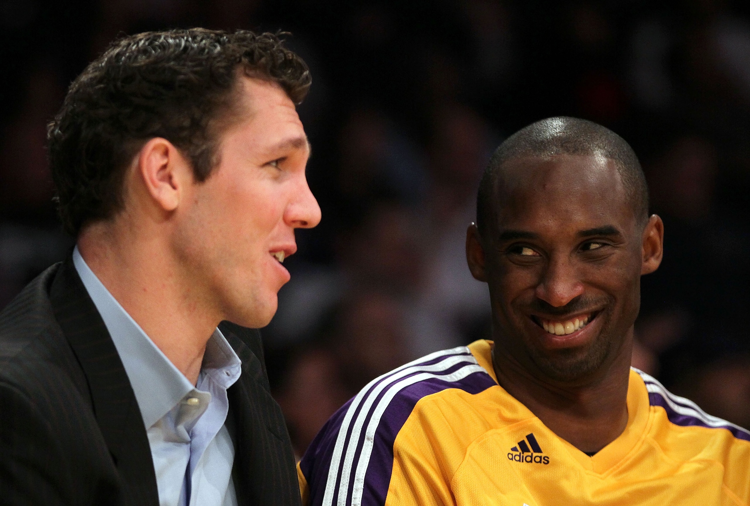 LOS ANGELES, CA - NOVEMBER 02:  Luke Walton #4 of the Los Angeles Lakers talks to teammate Kobe Bryant #24 during the game against the Memphis Grizzlies at Staples Center on November 2, 2010 in Los Angeles, California. The Lakers defeated the Grizzlies 12
