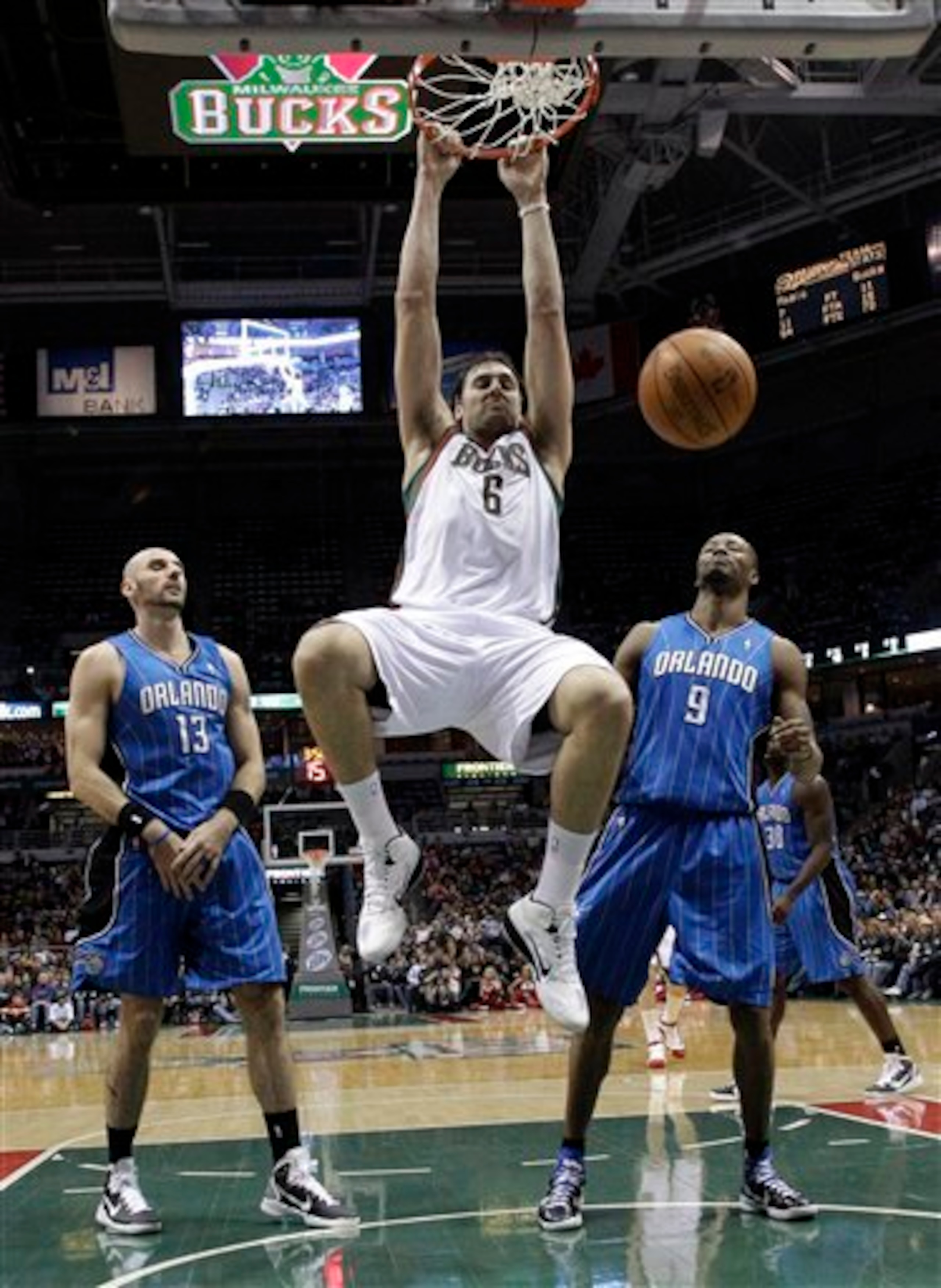 Bogut leads Bucks to win over Orlando.