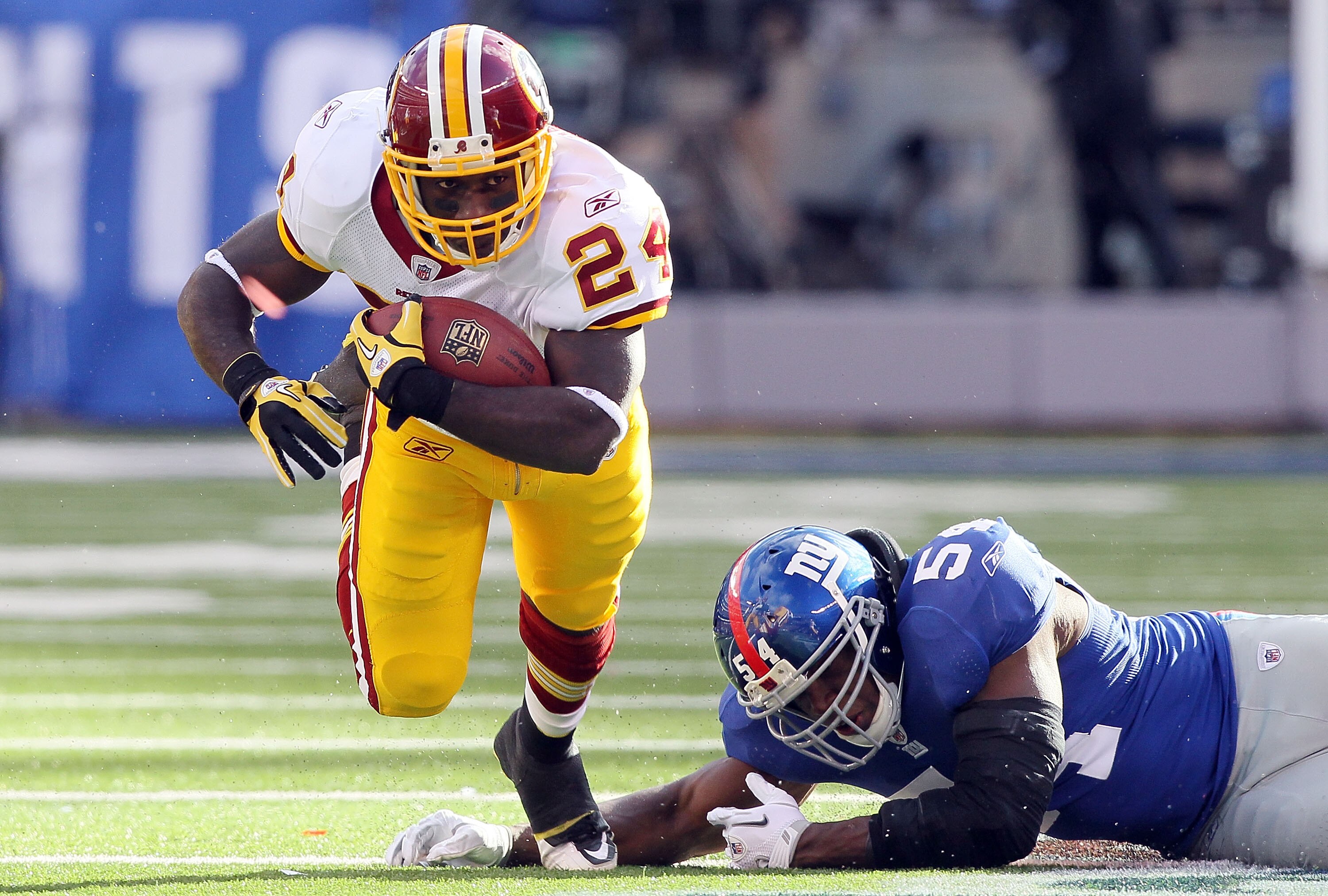EAST RUTHERFORD, NJ - DECEMBER 05:  James Davis #24 of the Washington Redskins runs the ball against Jonathan Goff #54 of the New York Giants on December 5, 2010 at the New Meadowlands Stadium in East Rutherford, New Jersey.  (Photo by Jim McIsaac/Getty I