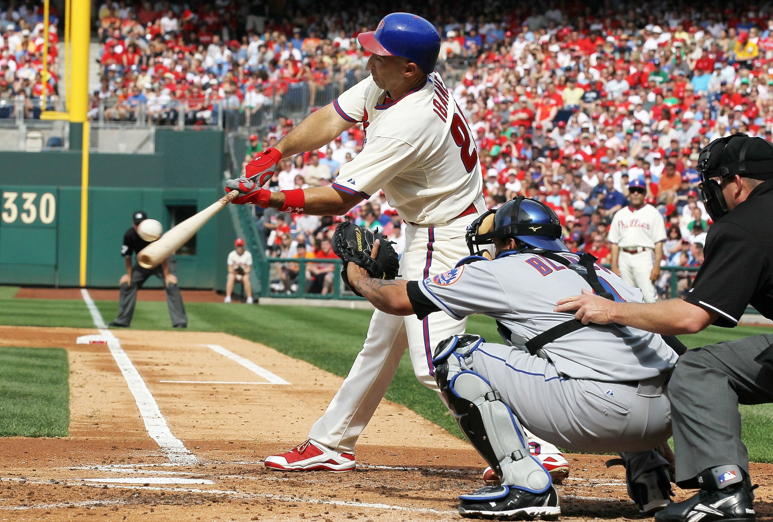PHILADELPHIA - MAY 01:  Raul Ibanez #29 of the Philadelphia Phillies bats against the New York Mets at Citizens Bank Park on May 1, 2010 in Philadelphia, Pennsylvania.  (Photo by Jim McIsaac/Getty Images)