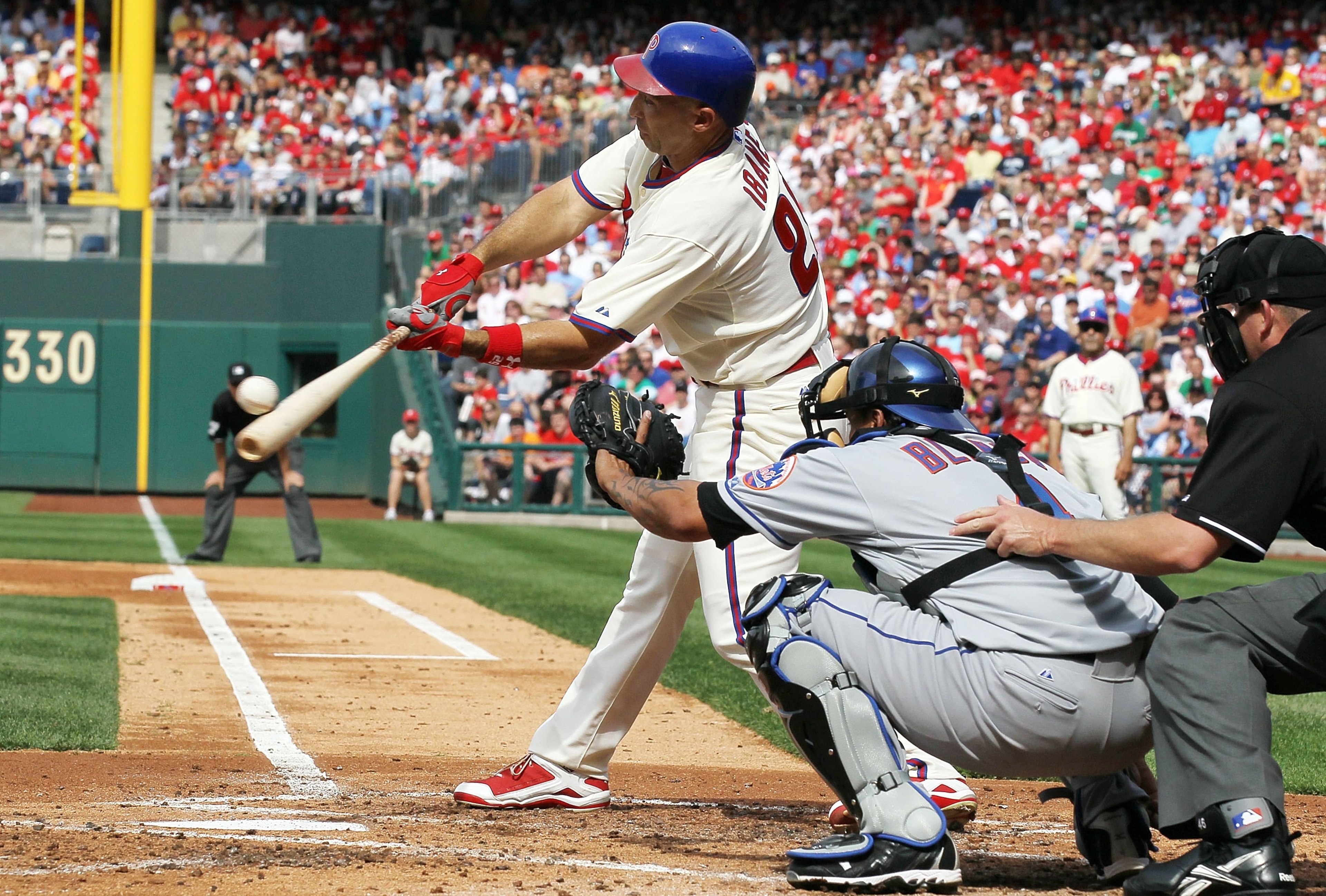 PHILADELPHIA - MAY 01:  Raul Ibanez #29 of the Philadelphia Phillies bats against the New York Mets at Citizens Bank Park on May 1, 2010 in Philadelphia, Pennsylvania.  (Photo by Jim McIsaac/Getty Images)