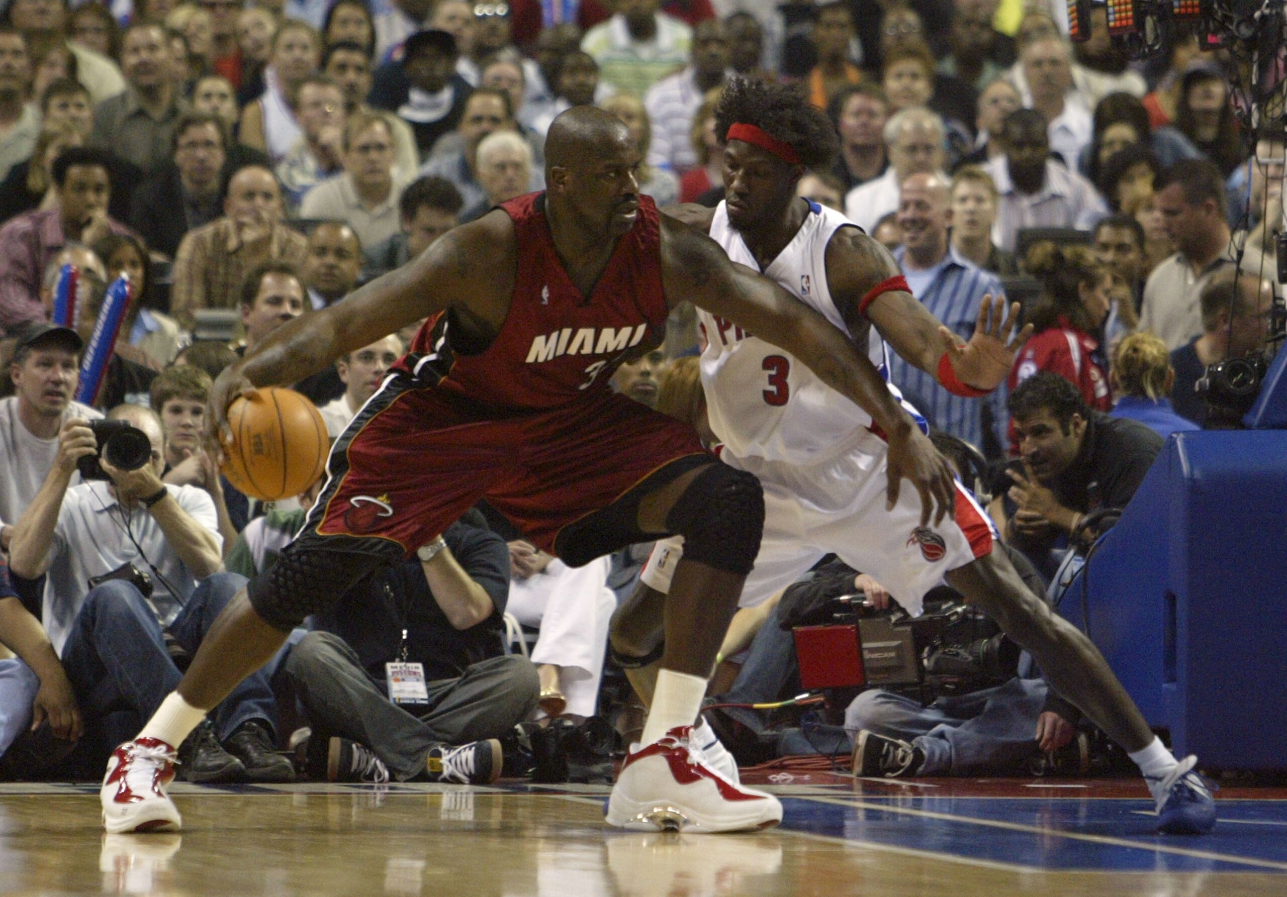 AUBURN HILLS, MI - MAY 29:  Shaquille O'Neal #32 of the Miami Heat moves the ball inside against Ben Wallace #3 of the Detroit Pistons in Game Three of the Eastern Conference Finals during the 2005 NBA Playoffs May 29, 2005 at the Palace At Auburn Hills i