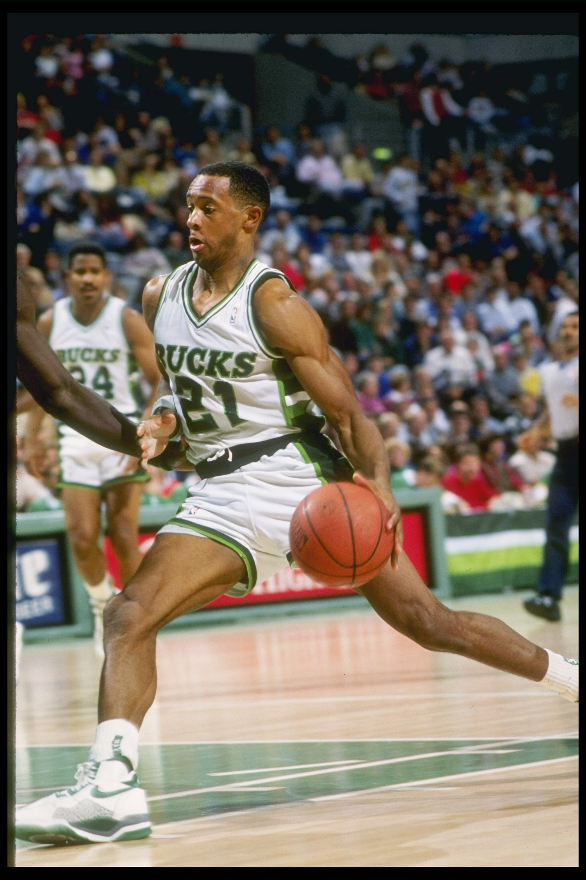 1990:  Alvin Robertson of the Milwaukee Bucks dribbles the ball down the court during a game at the Bradley Center in Milwaukee, Wisconsin. Mandatory Credit: Allsport  /Allsport
