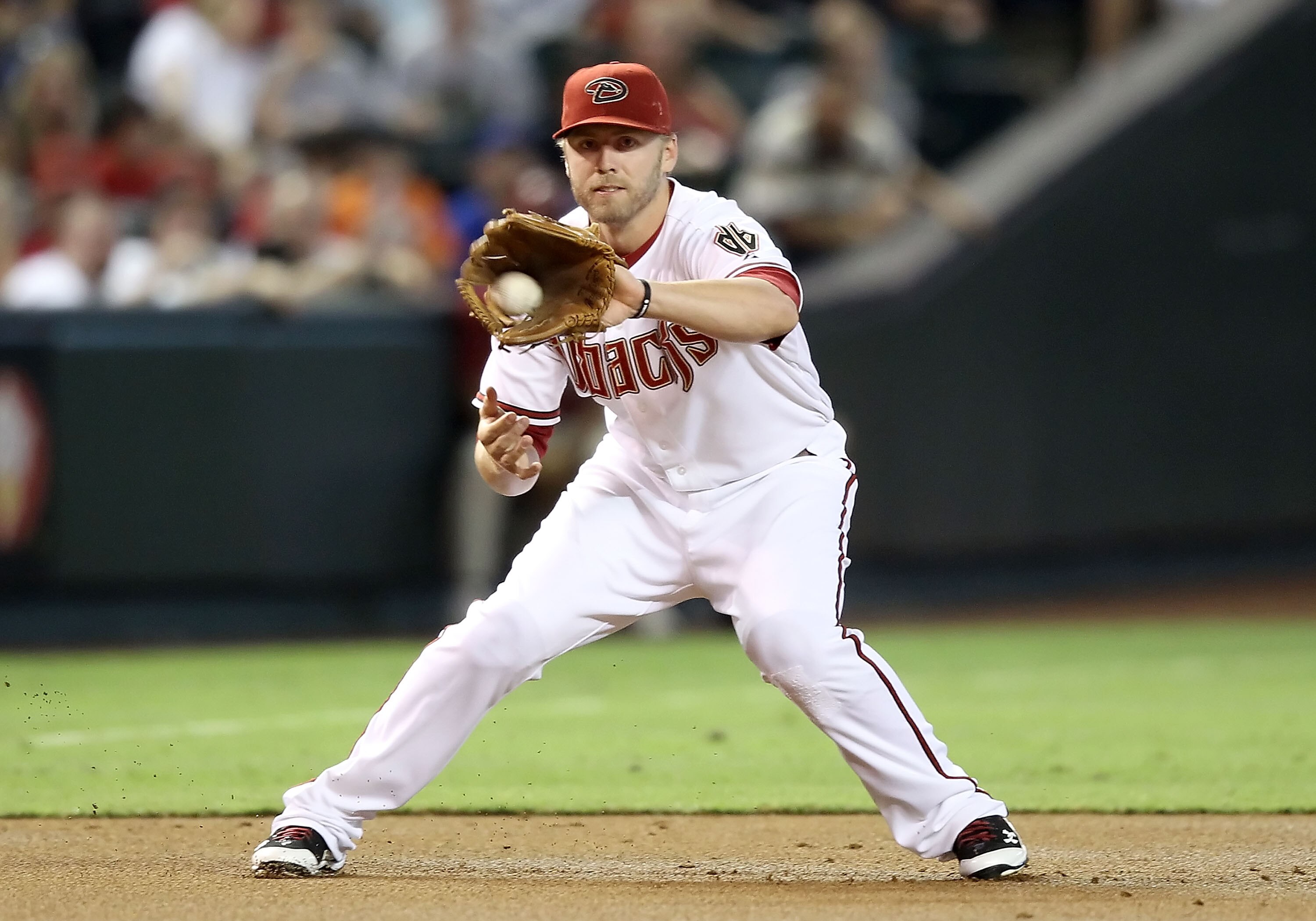 PHOENIX - JULY 20:  Infielder Mark Reynolds #27 of the Arizona Diamondbacks catches a line drive out against the New York Mets during the Major League Baseball game at Chase Field on July 20, 2010 in Phoenix, Arizona.  (Photo by Christian Petersen/Getty I
