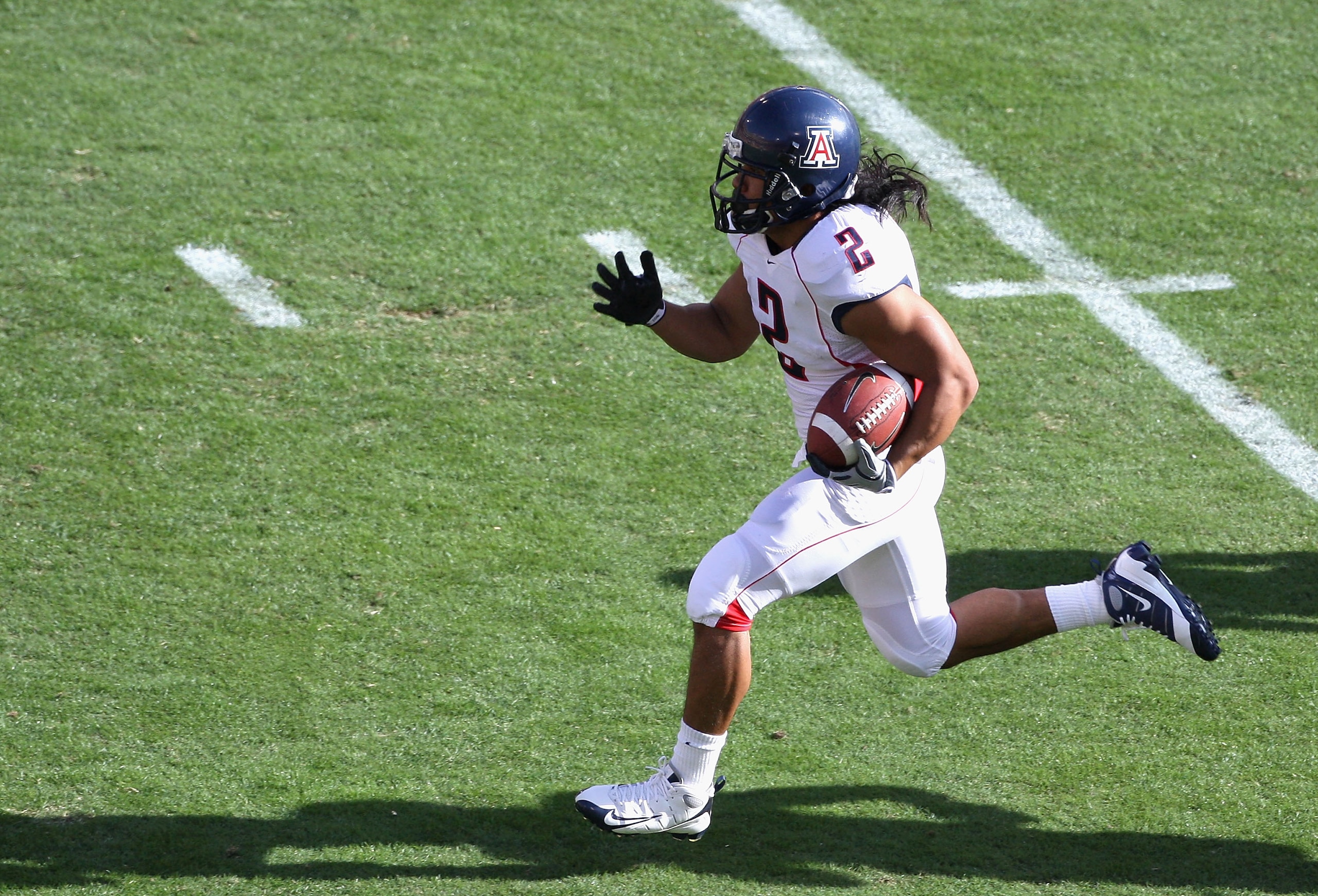 TEMPE, AZ - NOVEMBER 28:  Wide reciver Keola Antolin #2 of the Arizona Wildcats rushes for a 68 yard touchdown against the Arizona State Sun Devils during the college football game at Sun Devil Stadium on November 28, 2009 in Tempe, Arizona.  (Photo by Ch