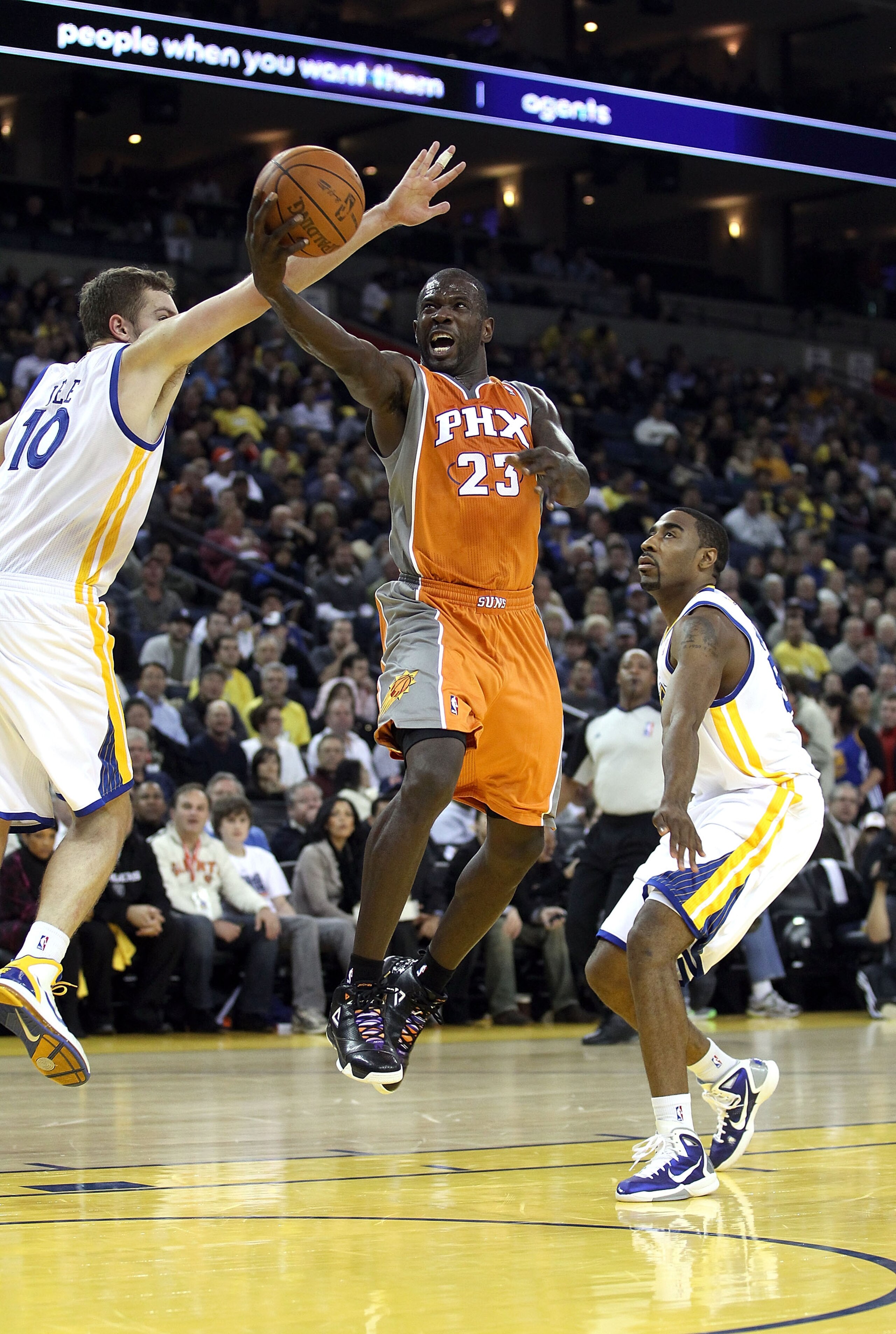 OAKLAND, CA - DECEMBER 02:  Jason Richardson #23 of the Phoenix Suns drives to the basket against the Golden State Warriors at Oracle Arena on December 2, 2010 in Oakland, California. NOTE TO USER: User expressly acknowledges and agrees that, by downloadi