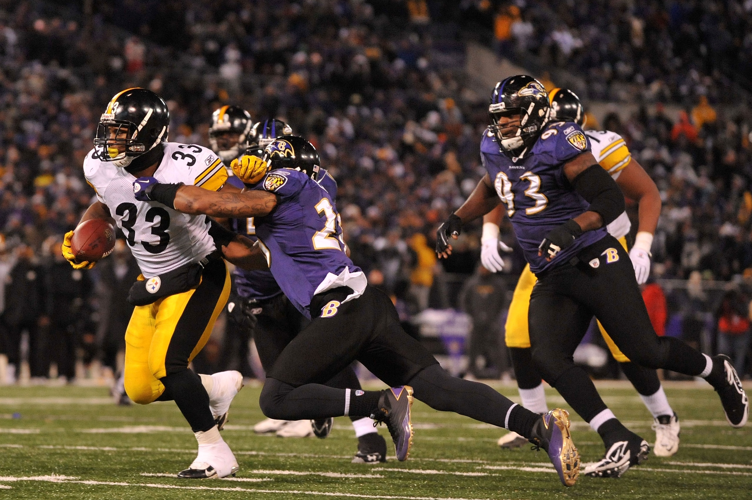 BALTIMORE, MD - DECEMBER 05:  Running back Isaac Redman #33 of the Pittsburgh Steelers runs the ball in for a touchdown against safety Dawan Landry #26 of the Baltimore Ravens during the fourth quarter of the game at M&T Bank Stadium on December 5, 2010 i