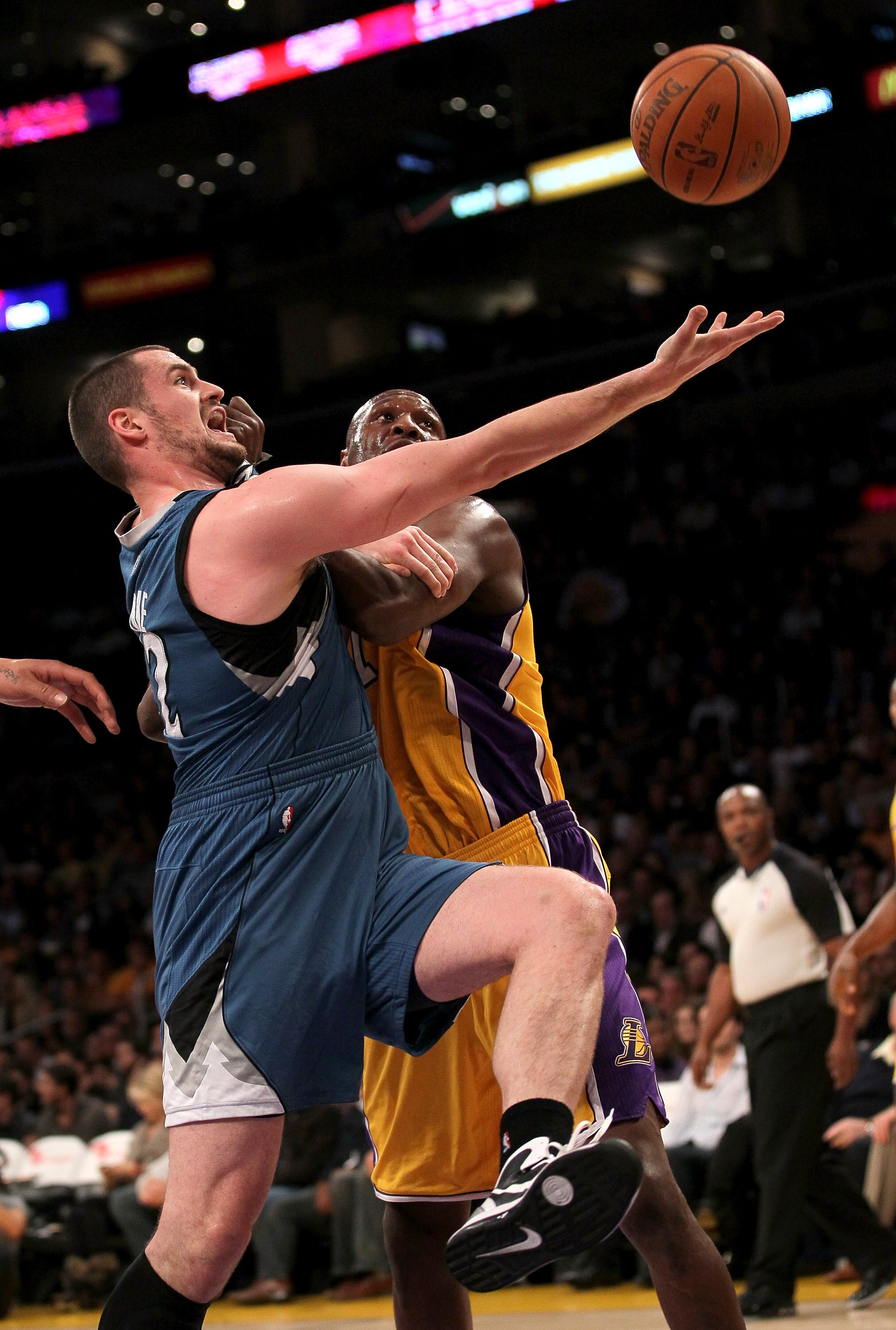 LOS ANGELES - NOVEMBER 9:  Kevin Love #42 of the Minnesota Timberwolves battles for a rebound with Lamar Odom #7 of the Los Angeles Lakers at Staples Center on November 9, 2010 in Los Angeles, California.   NOTE TO USER: User expressly acknowledges and ag