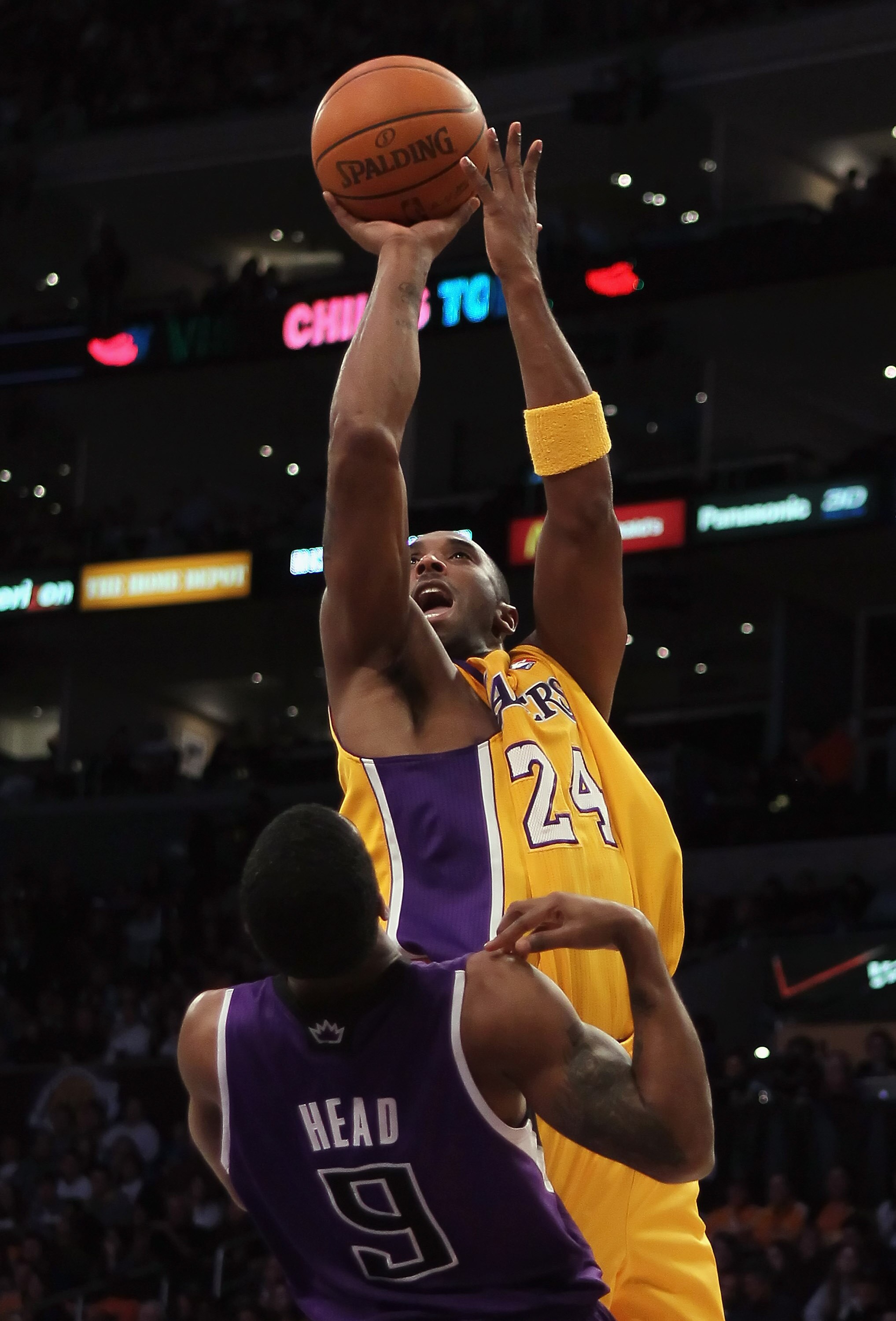 LOS ANGELES, CA - DECEMBER 03:  Kobe Bryant #24 of the Los Angeles Lakers shoots over Luther Head #9 of the Sacramento Kings during the first half at Staples Center on December 3, 2010 in Los Angeles, California. NOTE TO USER: User expressly acknowledges