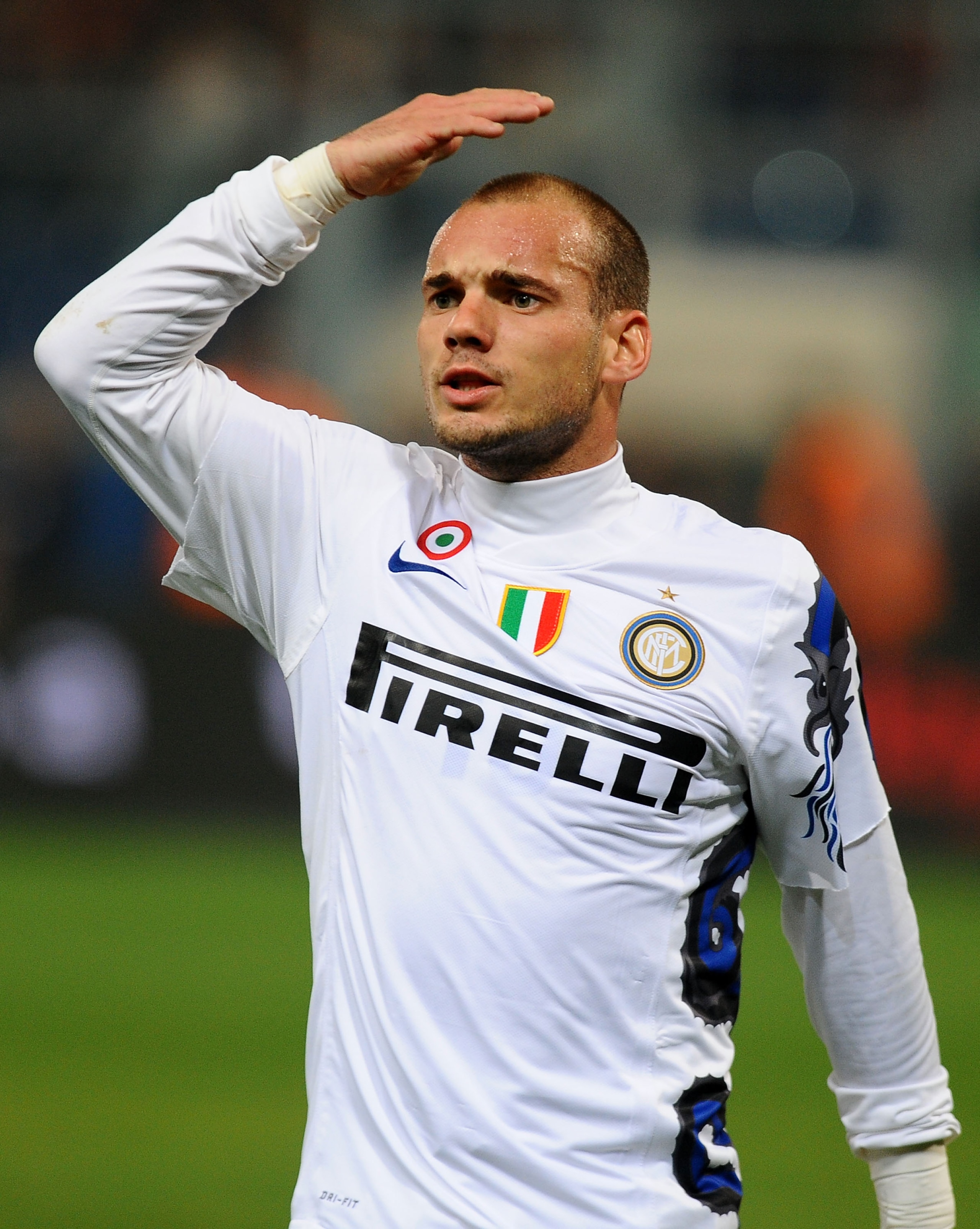 GENOA, ITALY - OCTOBER 29: Wesley Sneijder of FC Internazionale Milano gestures during the Serie A match between Genoa CFC  and FC Inter Milan at Stadio Luigi Ferraris on October 29, 2010 in Genoa, Italy. (Photo by Massimo Cebrelli/Getty Images)