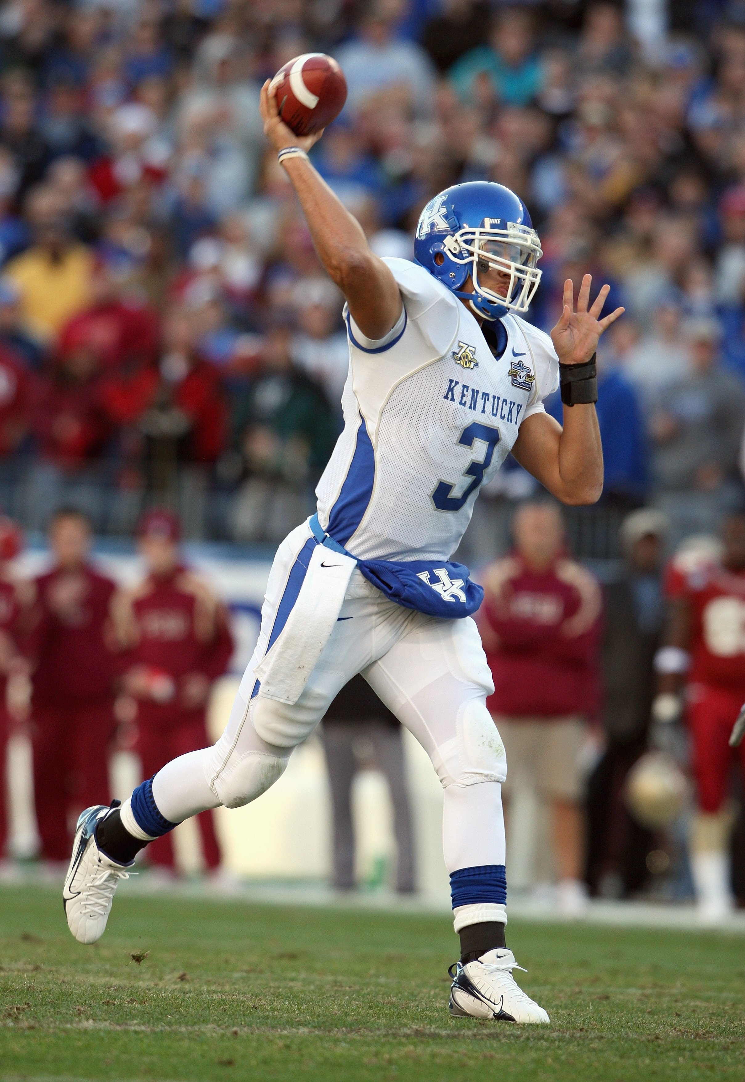 NASHVILLE - DECEMBER 31: Quarterback Andre Woodson #3 of the Kentucky Wildcats passes the ball during the Gaylord Hotels Music City Bowl against the Florida State Seminoles on December 31, 2007 at the LP Field in Nashville, Tennessee. (Photo by: Andy Lyon