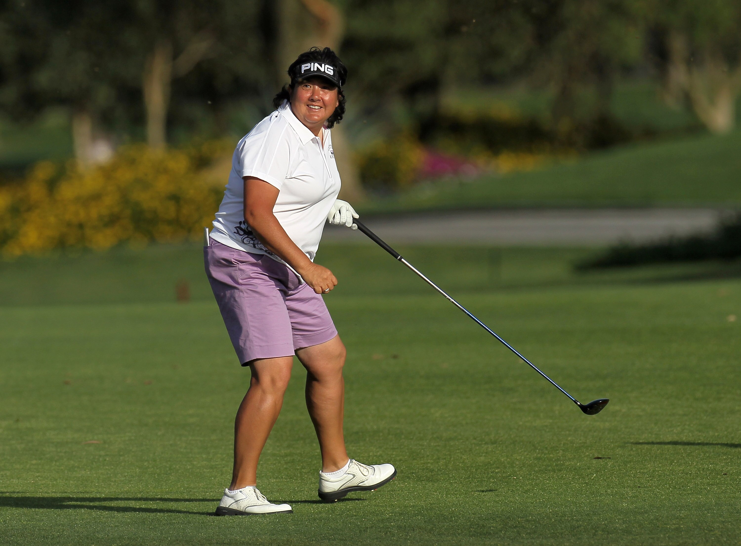 CARLSBAD, CA - MARCH 27:  Pat Hurst dodges a swarm of bees on the 18th hole during the third round of the Kia Classic Presented by J Golf at La Costa Resort and Spa on March 27, 2010 in Carlsbad, California.  (Photo by Stephen Dunn/Getty Images)