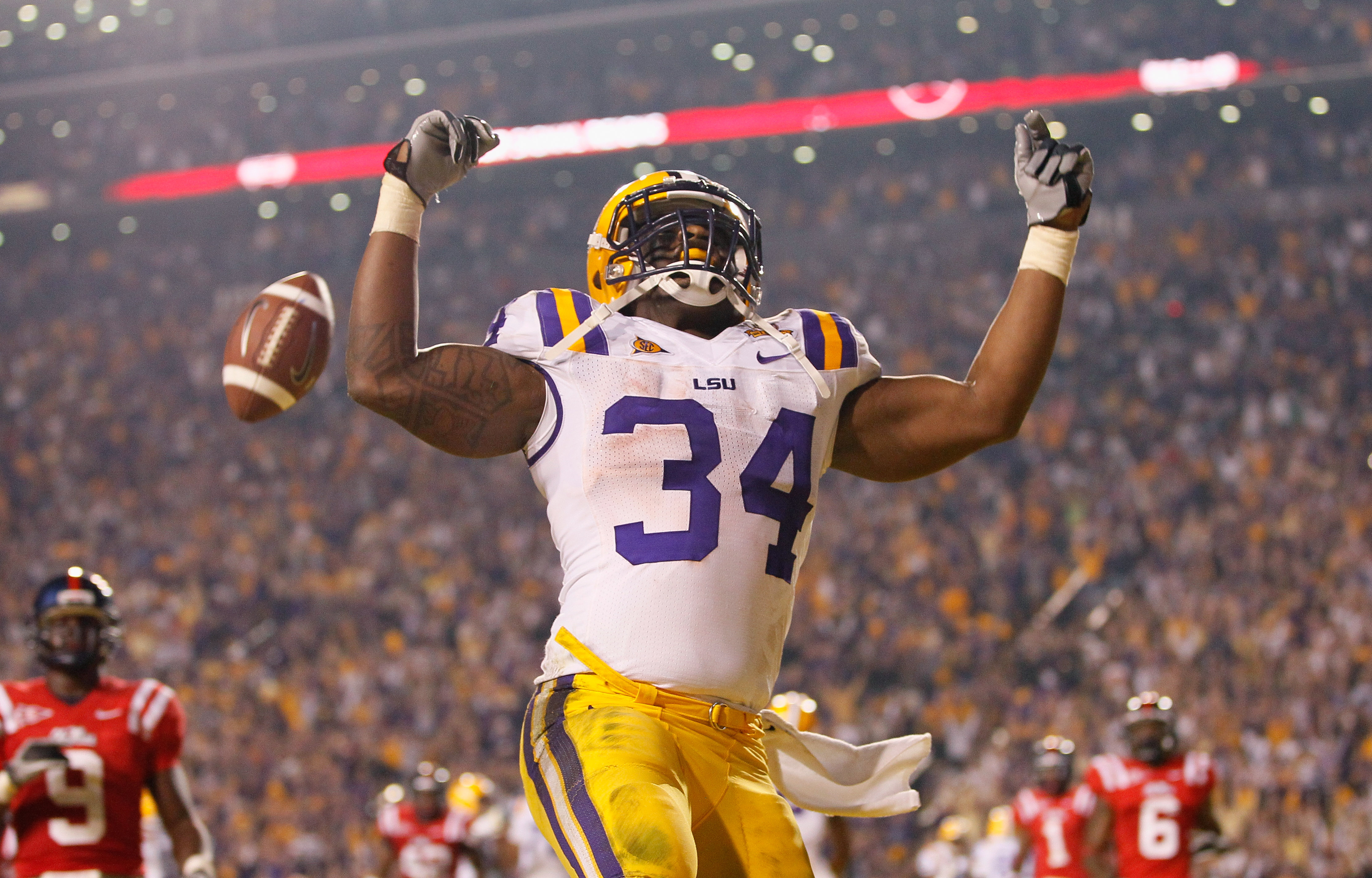 BATON ROUGE, LA - NOVEMBER 20:  Stevan Ridley #34 of the Louisiana State University Tigers reacts after scoring the go-ahead toucdown in the final minutes of the fourth quarter against the Ole Miss Rebels at Tiger Stadium on November 20, 2010 in Baton Rou