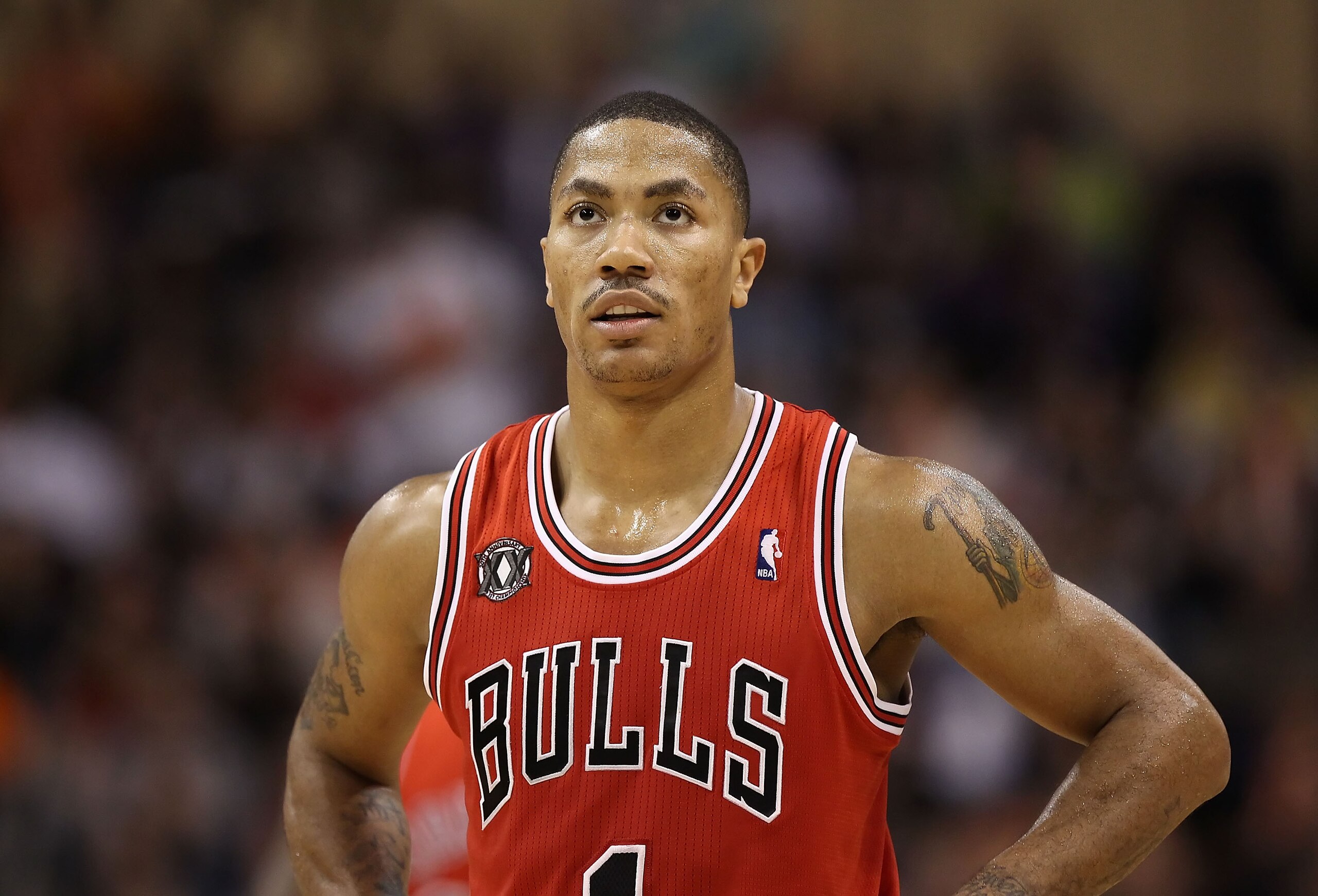 PHOENIX - NOVEMBER 24:  Derrick Rose #1 of the Chicago Bulls during the NBA game against the Phoenix Suns at US Airways Center on November 24, 2010 in Phoenix, Arizona. The Bulls defeated the Suns 123-115 in double overtime. NOTE TO USER: User expressly a