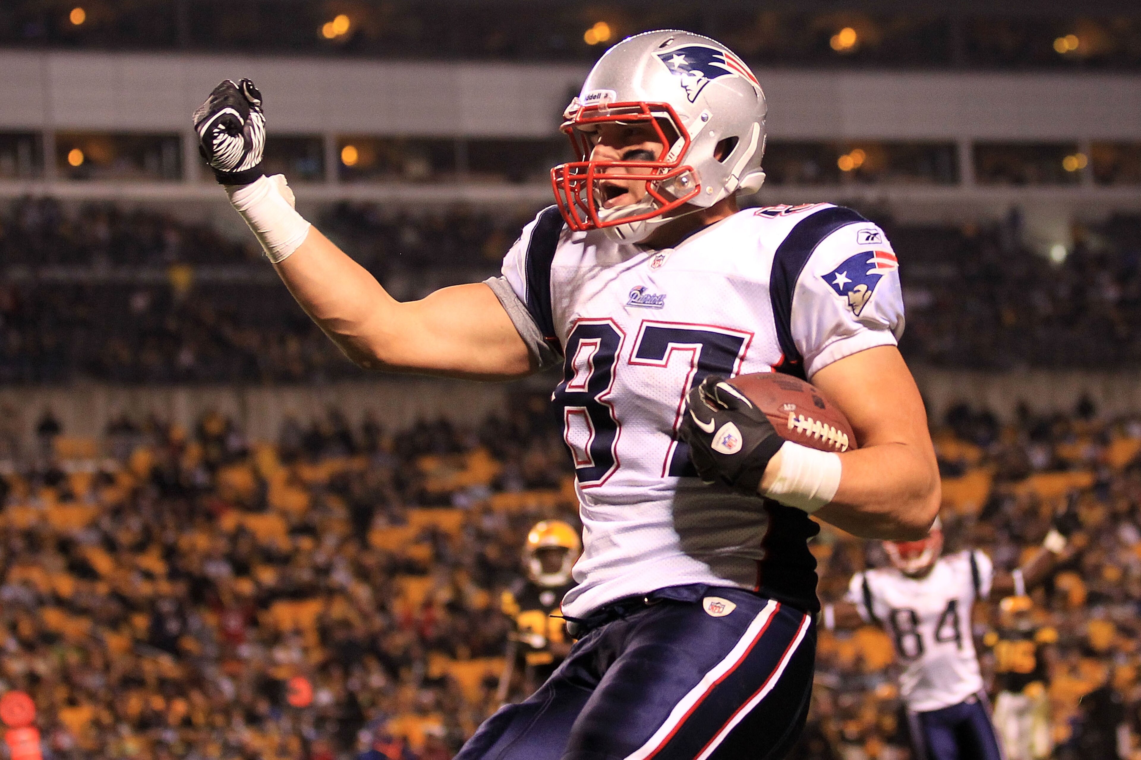PITTSBURGH - NOVEMBER 14: Rob Gronkowski #87 of the New England Patriots celebrates scoring a touchdown against the Pittsburgh Steelers on November 14, 2010 at Heinz Field in Pittsburgh, Pennsylvania. (Photo by Chris McGrath/Getty Images) PITTSBURGH - NOVEMBER 14: Rob Gronkowski #87 of the New England Patriots celebrates scoring a touchdown against the Pittsburgh Steelers on November 14, 2010 at Heinz Field in Pittsburgh, Pennsylvania. (Photo by Chris McGrath/Getty Images)