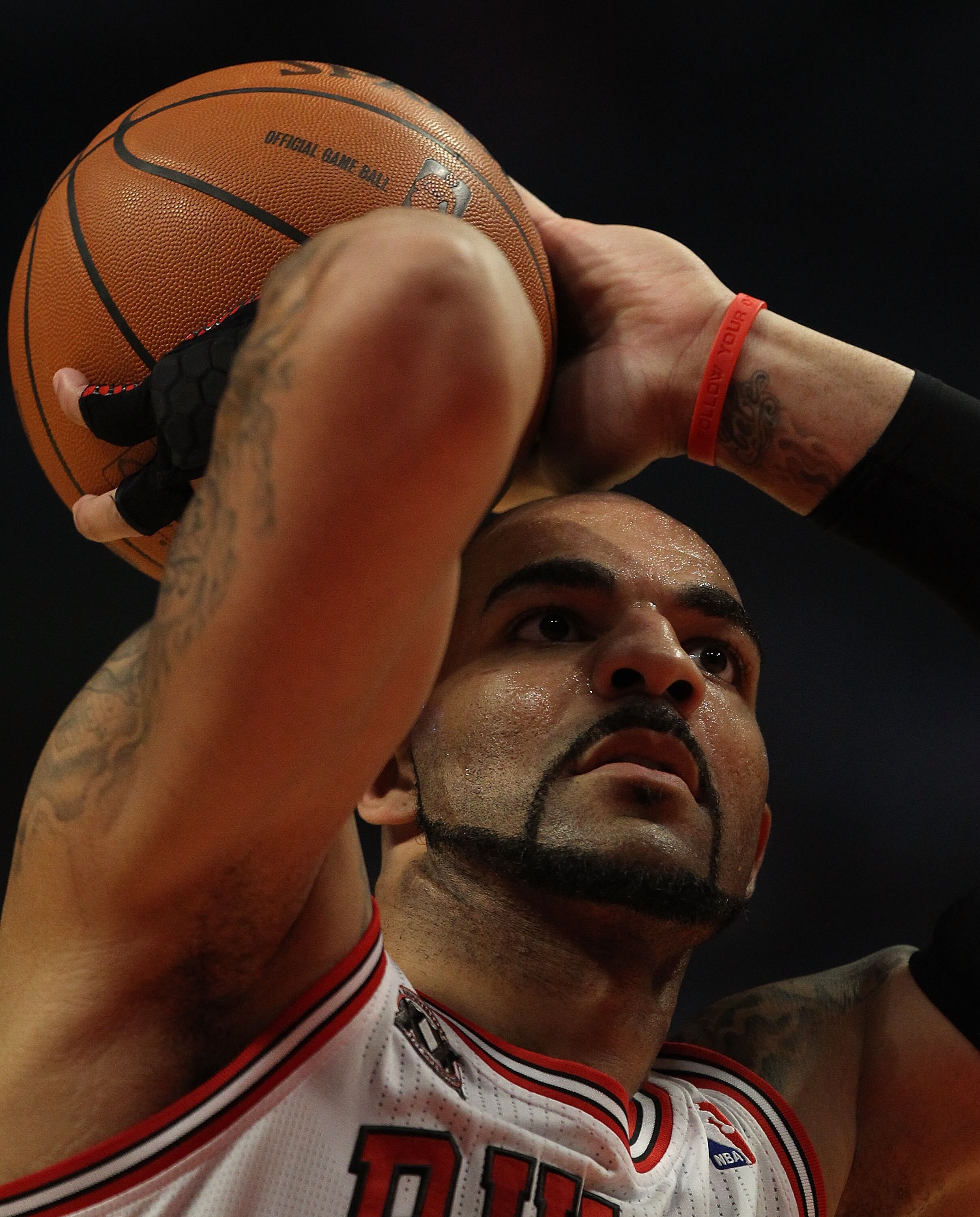 CHICAGO, IL - DECEMBER 01: Carlos Boozer #5 of the Chicago Bulls shoots a free-throw against the Orlando Magic in his first start of the season wearing a brace on the finger he broke before the season started at the United Center on December 1, 2010 in Ch