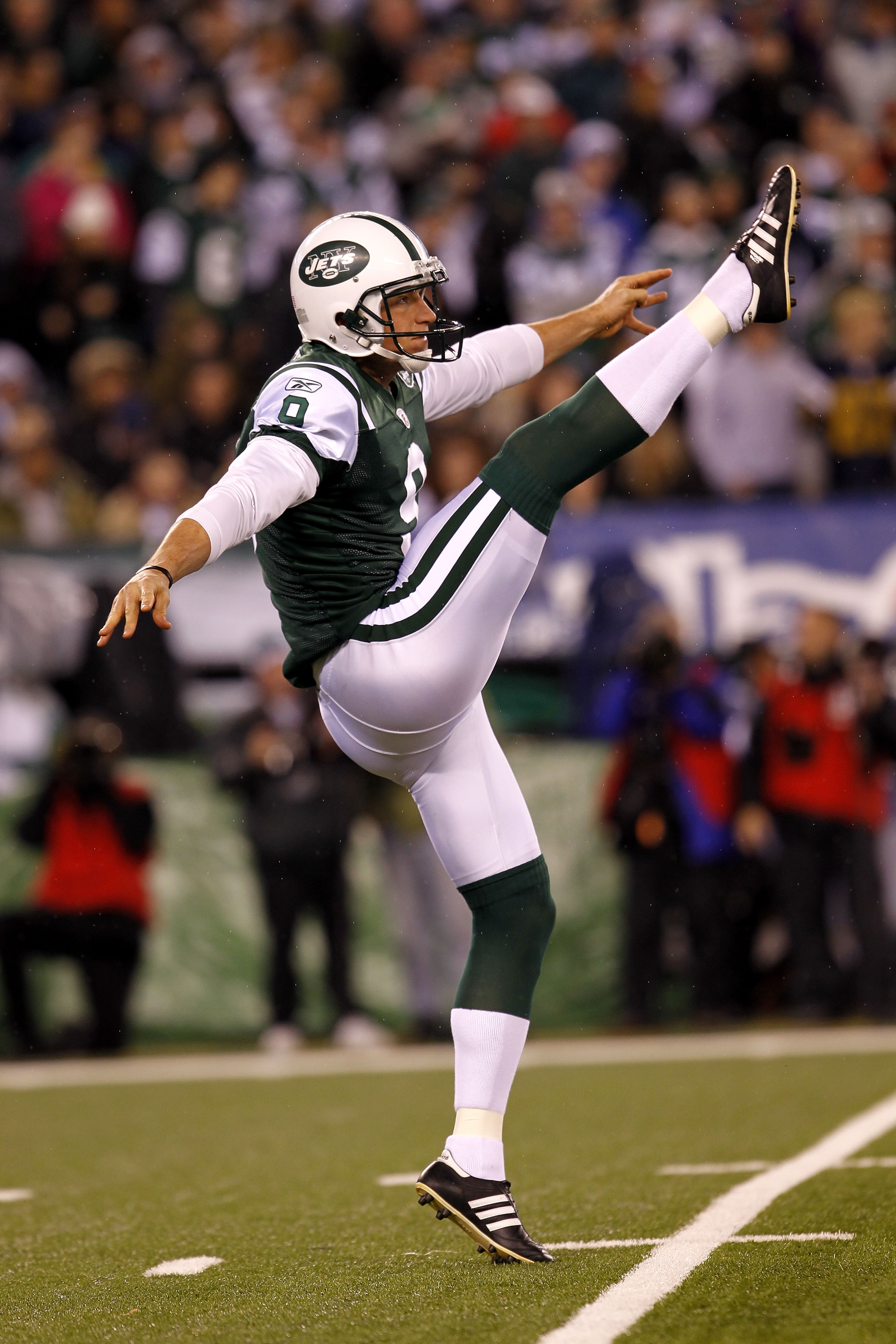 EAST RUTHERFORD, NJ - NOVEMBER 25: Steve Weatherford #9 of the New York Jets punts against the Cincinnati Bengals at New Meadowlands Stadium on November 25, 2010 in East Rutherford, New Jersey. The Jets defeated the Bengal 26-10.  (Photo by Chris Trotman/