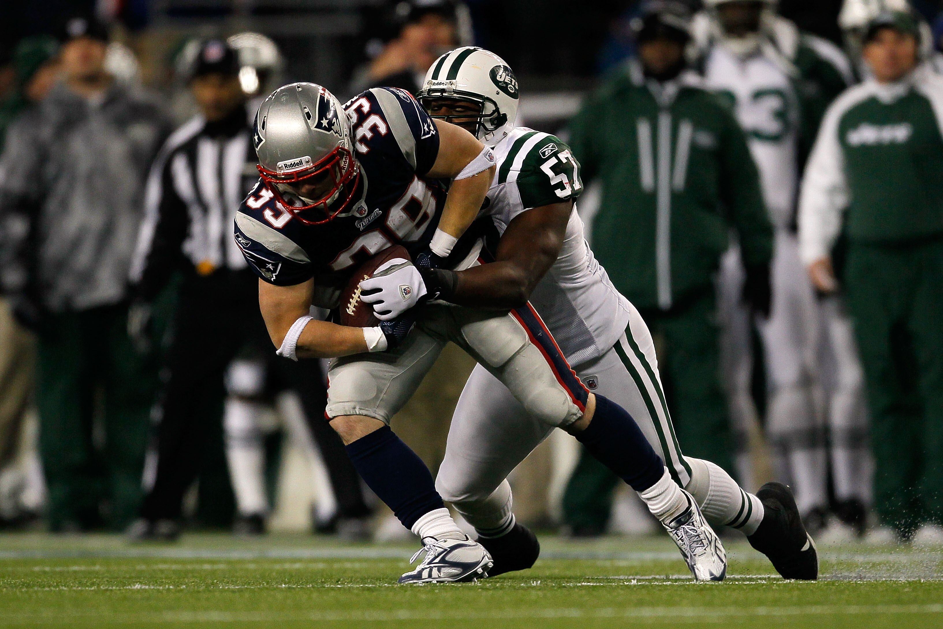FOXBORO, MA - DECEMBER 06:  Danny Woodhead #39 of the New England Patriots makes a reception against Bart Scott #57 of the New York Jets at Gillette Stadium on December 6, 2010 in Foxboro, Massachusetts.  (Photo by Jim Rogash/Getty Images)