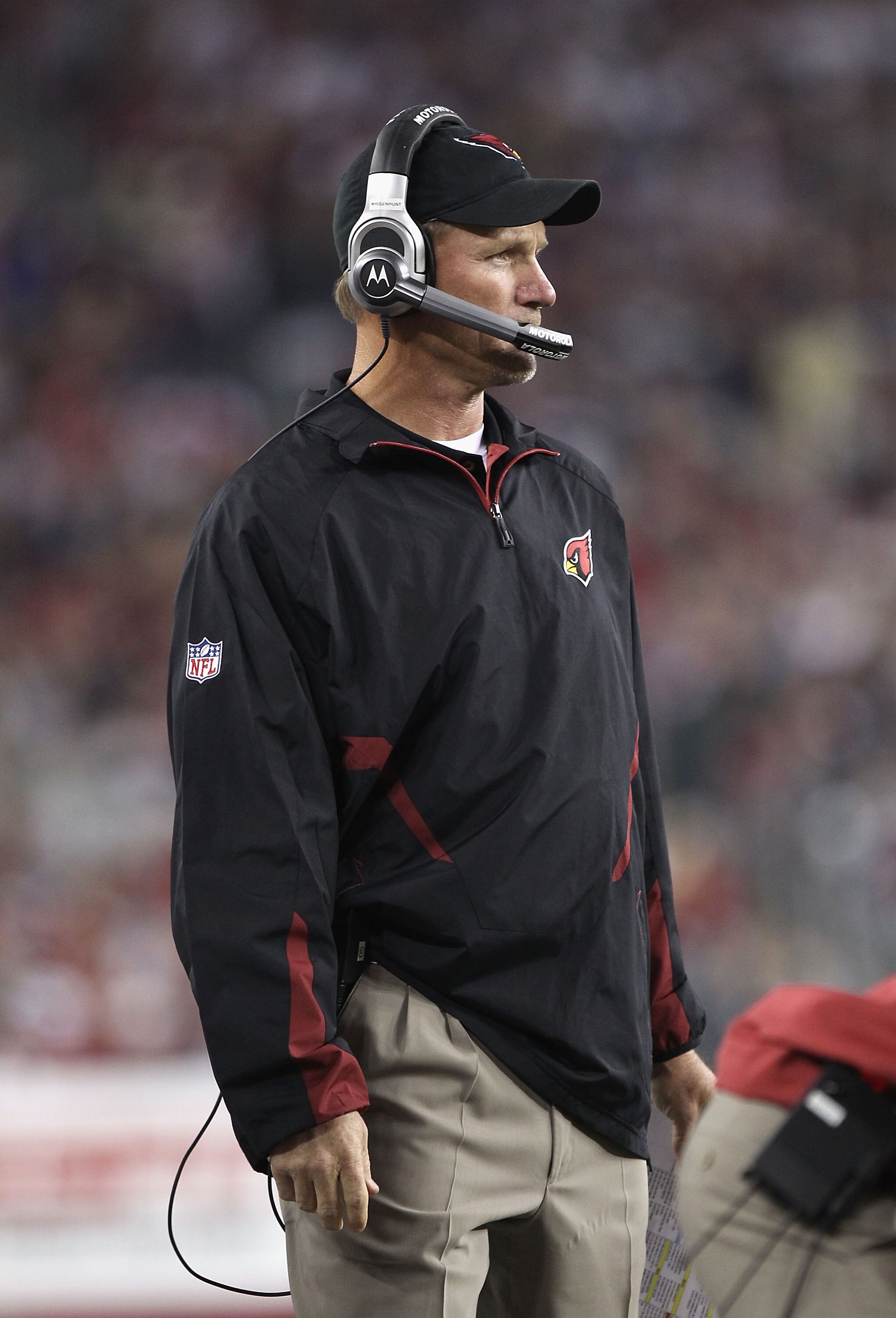 GLENDALE, AZ - NOVEMBER 29:  Head coach Ken Whisenhunt of the Arizona Cardinals watches from the sidelines during the NFL game against the San Francisco 49ers at the University of Phoenix Stadium on November 29, 2010 in Glendale, Arizona. The 49ers defeat