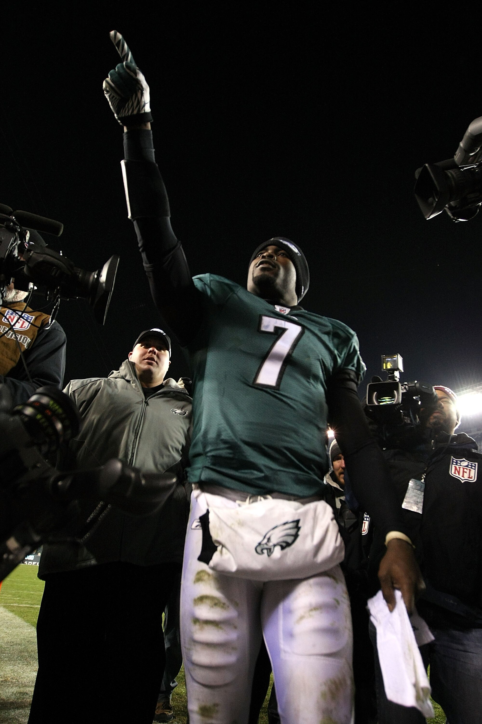 PHILADELPHIA, PA - DECEMBER 02:  Michael Vick #7 of the Philadelphia Eagles celebrates as he walks off the field after the Eagles won 34-24 against the Houston Texans at Lincoln Financial Field on December 2, 2010 in Philadelphia, Pennsylvania.  (Photo by