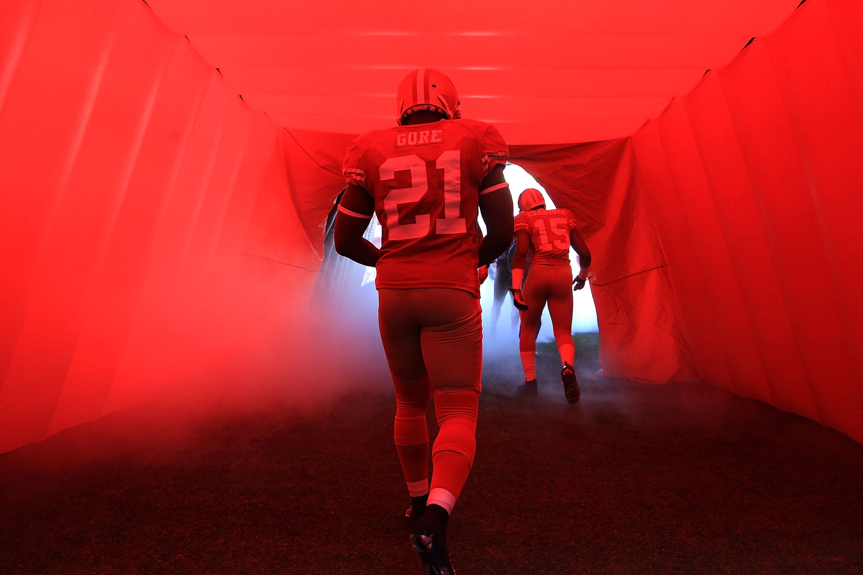 SAN FRANCISCO - NOVEMBER 14:  Frank Groe #21 of the San Francisco 49ers enters the field for their game against the St. Louis Rams at Candlestick Park on November 14, 2010 in San Francisco, California.  (Photo by Ezra Shaw/Getty Images)