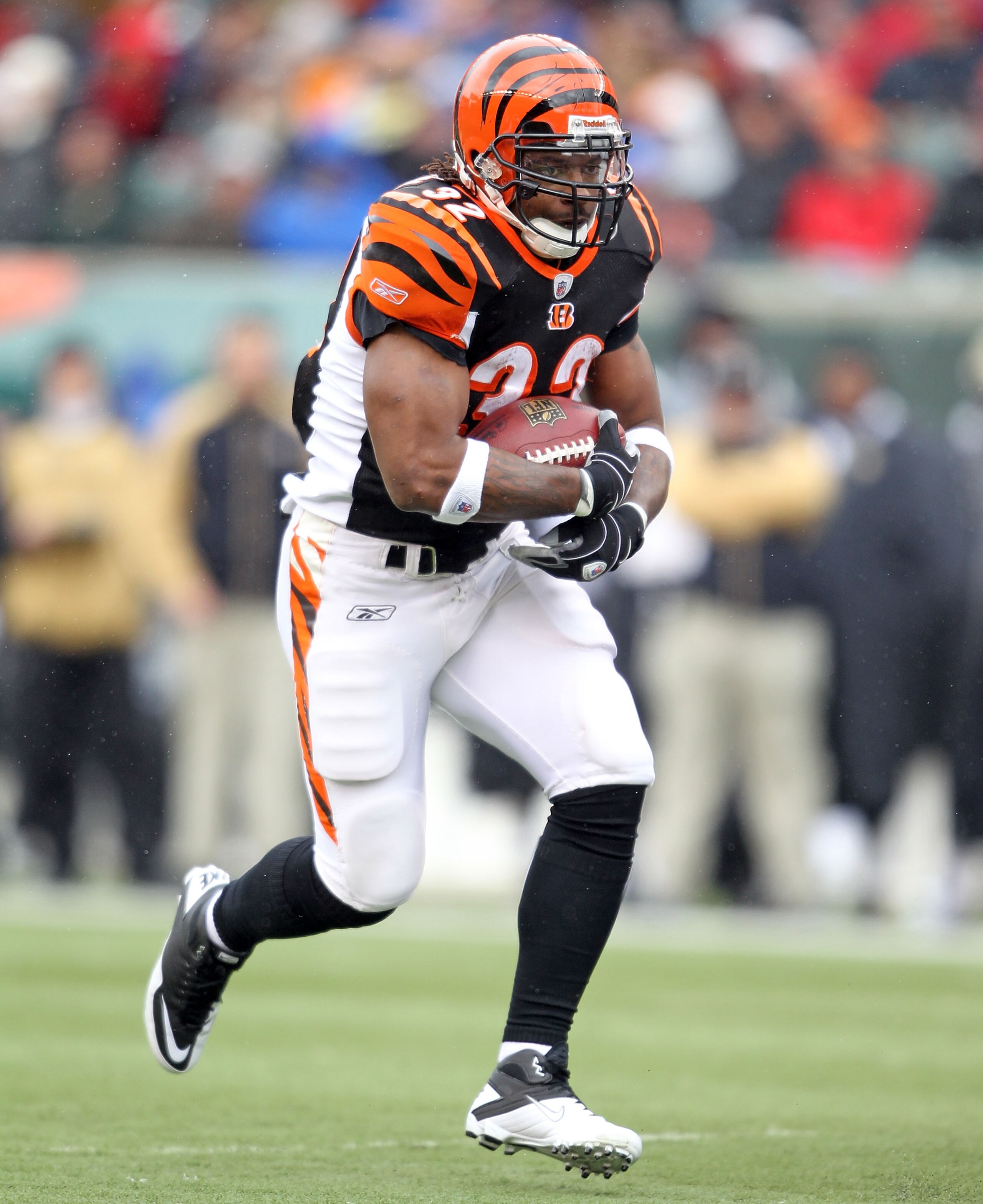 CINCINNATI, OH - DECEMBER 05: Cedric Benson #32 of the Cincinnati Bengals runs with the ball during the NFL game against the New Orleans Saints at Paul Brown Stadium on December 5, 2010 in Cincinnati, Ohio.  The Saints won 34-30.  (Photo by Andy Lyons/Get