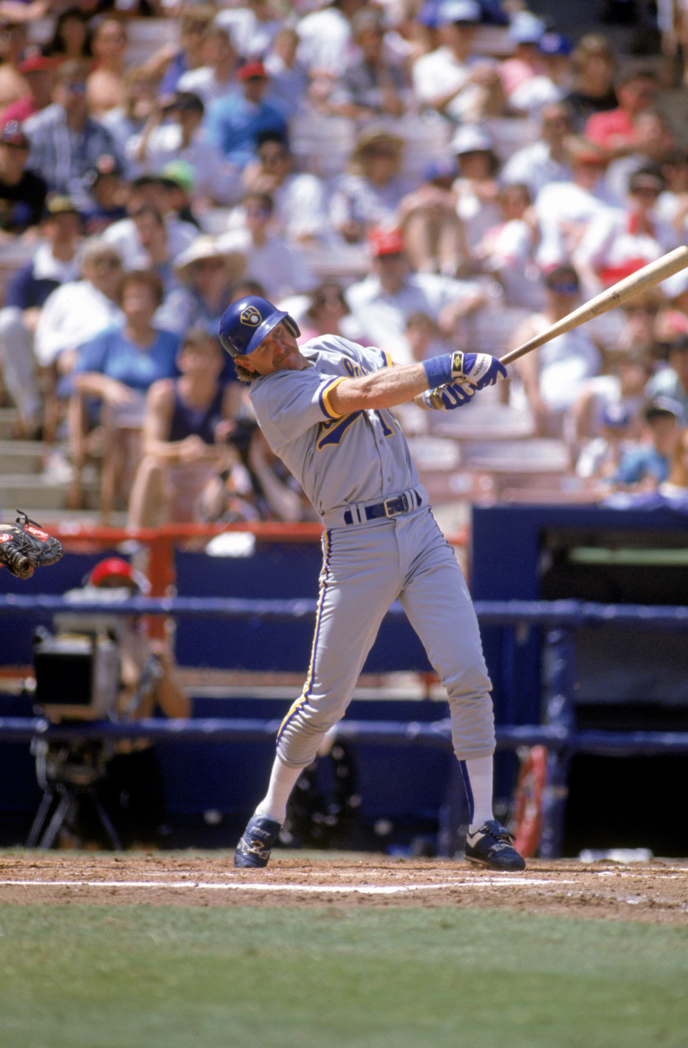 ANAHEIM, CA - APRIL 12:  Robin Yount #19 of the Milwaukee Brewers bats during the game against the California Angels at Anaheim Stadium on April 12, 1992 in Anaheim, California. (Photo by Ken Levine/Getty Images)