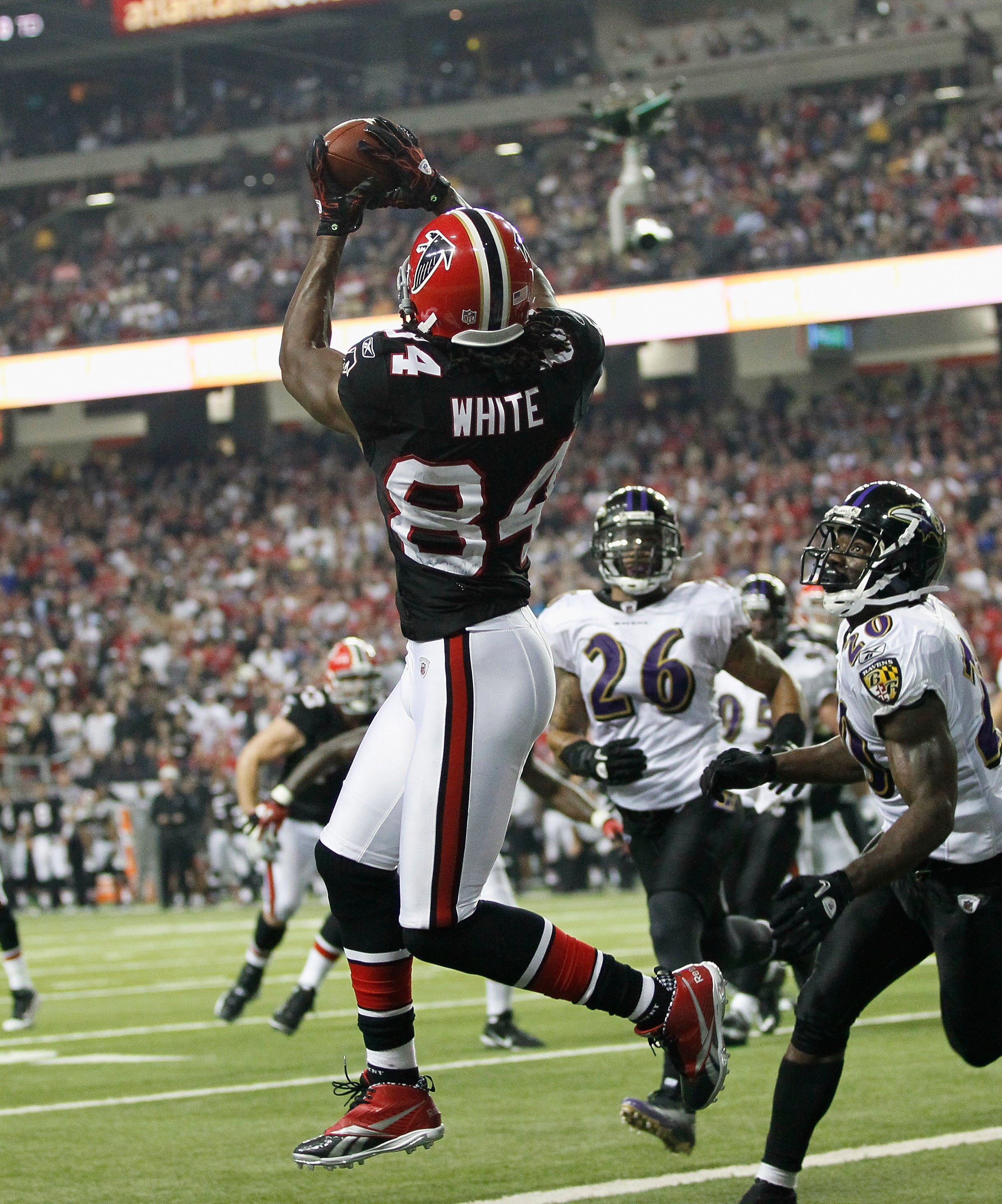 ATLANTA - NOVEMBER 11:  Roddy White #84 of the Atlanta Falcons against the Baltimore Ravens at Georgia Dome on November 11, 2010 in Atlanta, Georgia.  (Photo by Kevin C. Cox/Getty Images)